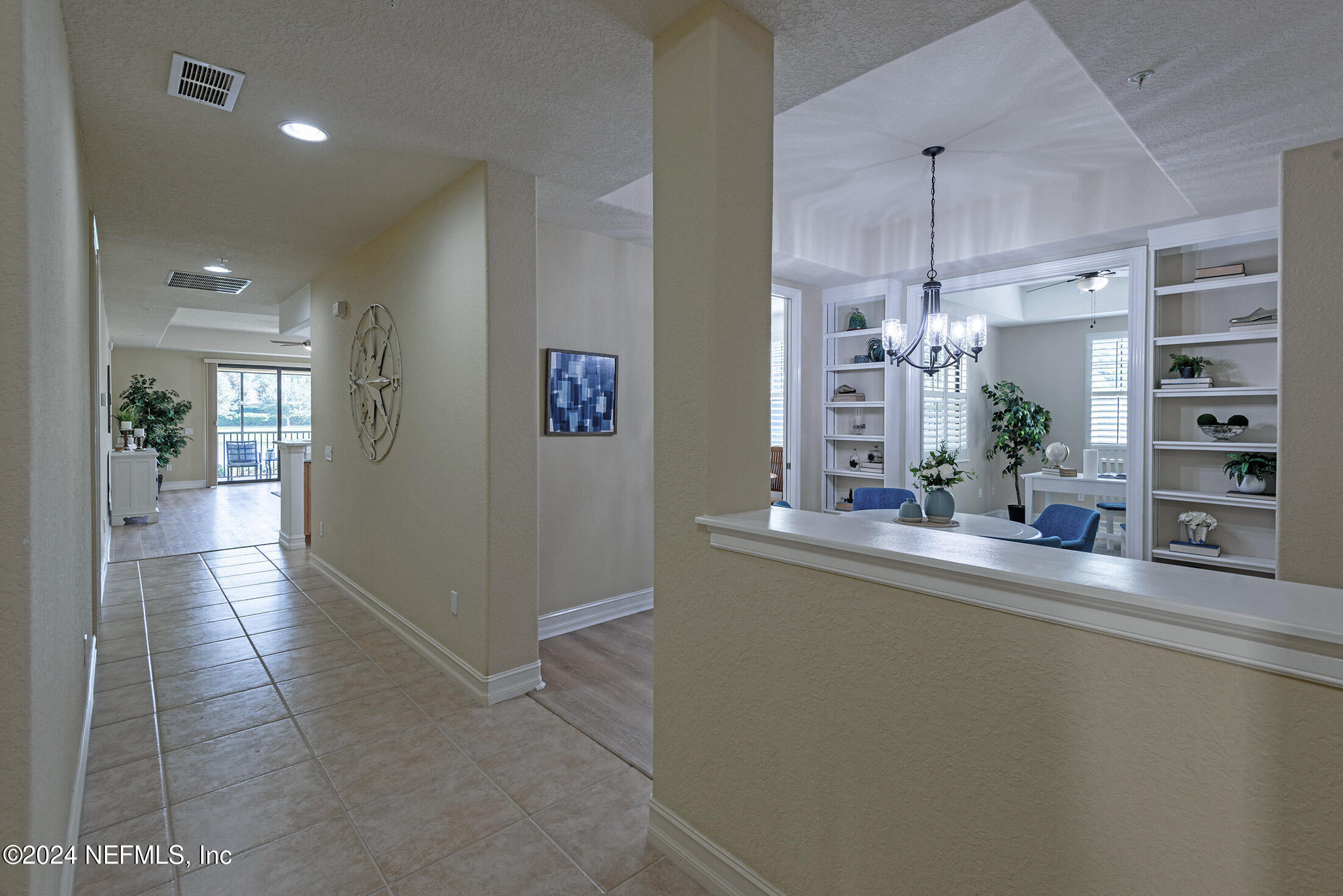 186 LATERRA LINKS Circle, 102