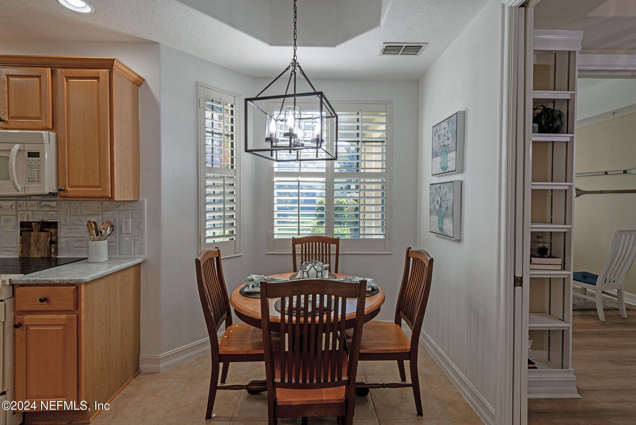 186 LATERRA LINKS Circle, 102