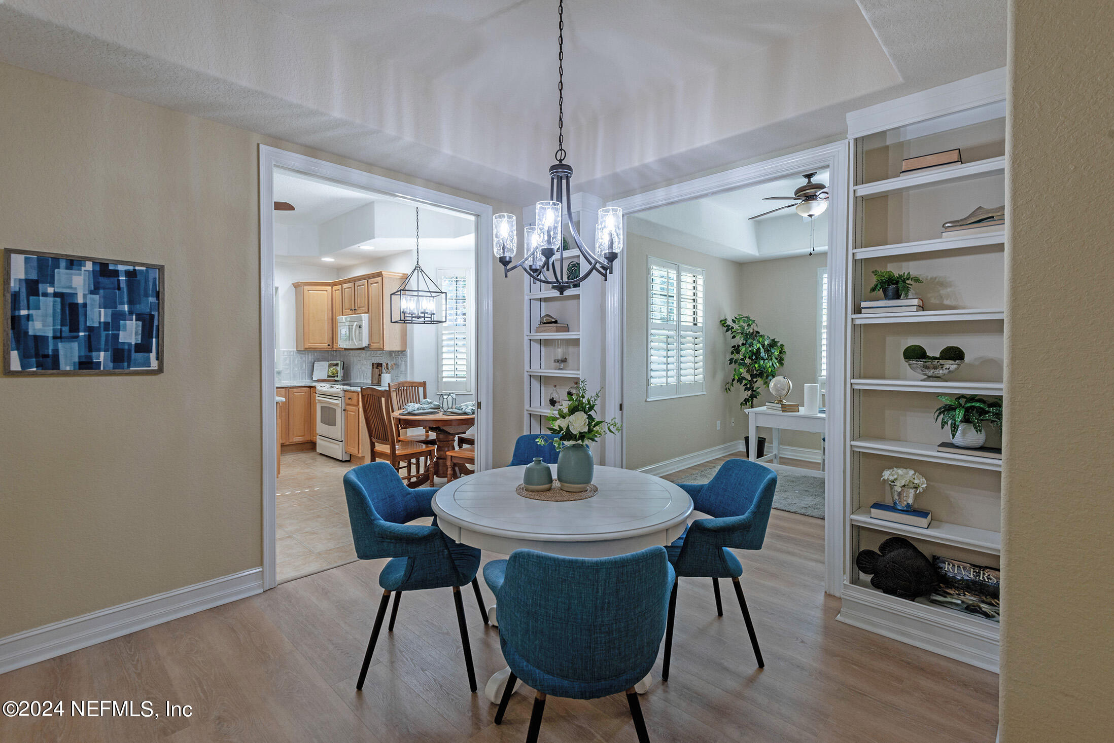 186 LATERRA LINKS Circle, 102