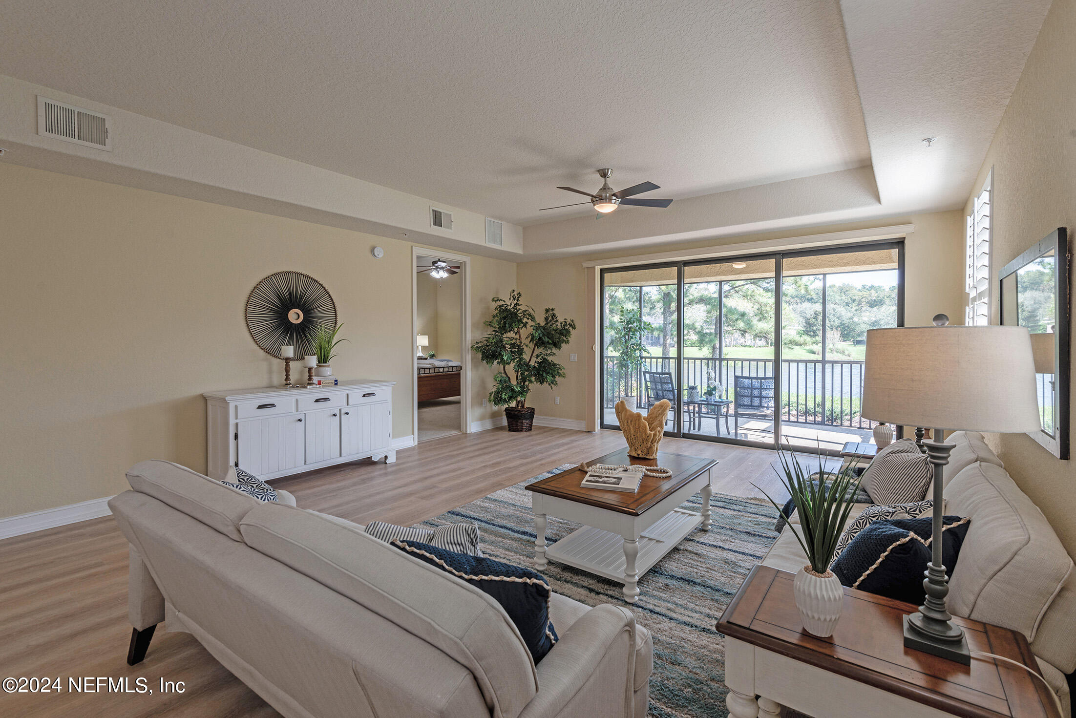 186 LATERRA LINKS Circle, 102