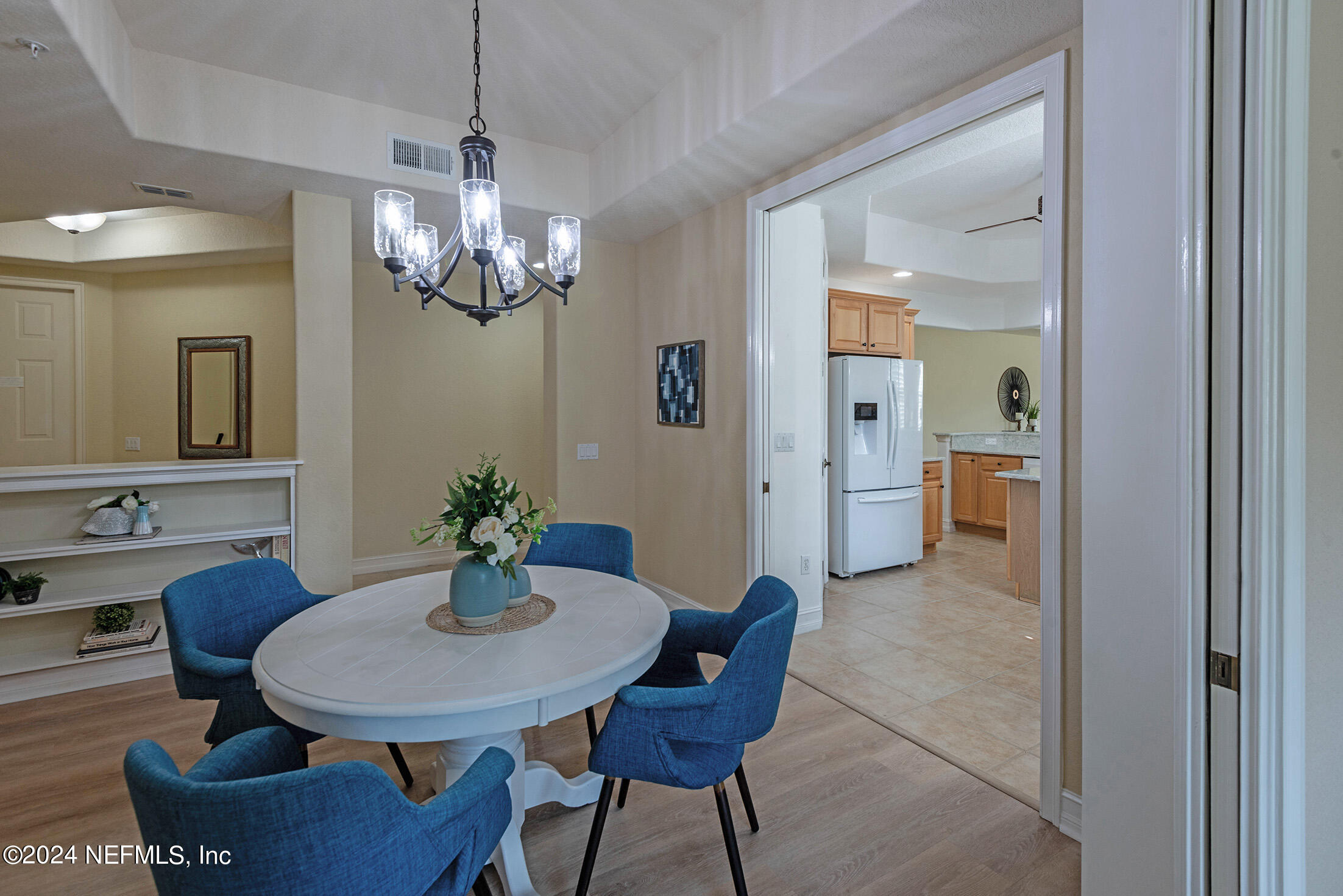 186 LATERRA LINKS Circle, 102