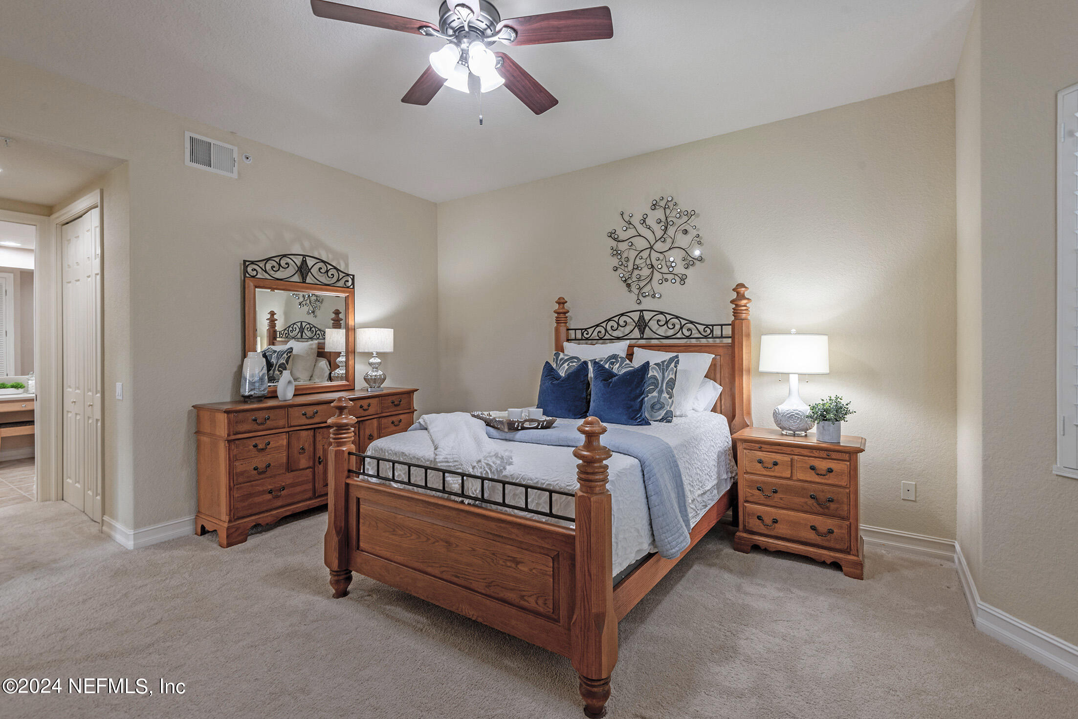 186 LATERRA LINKS Circle, 102