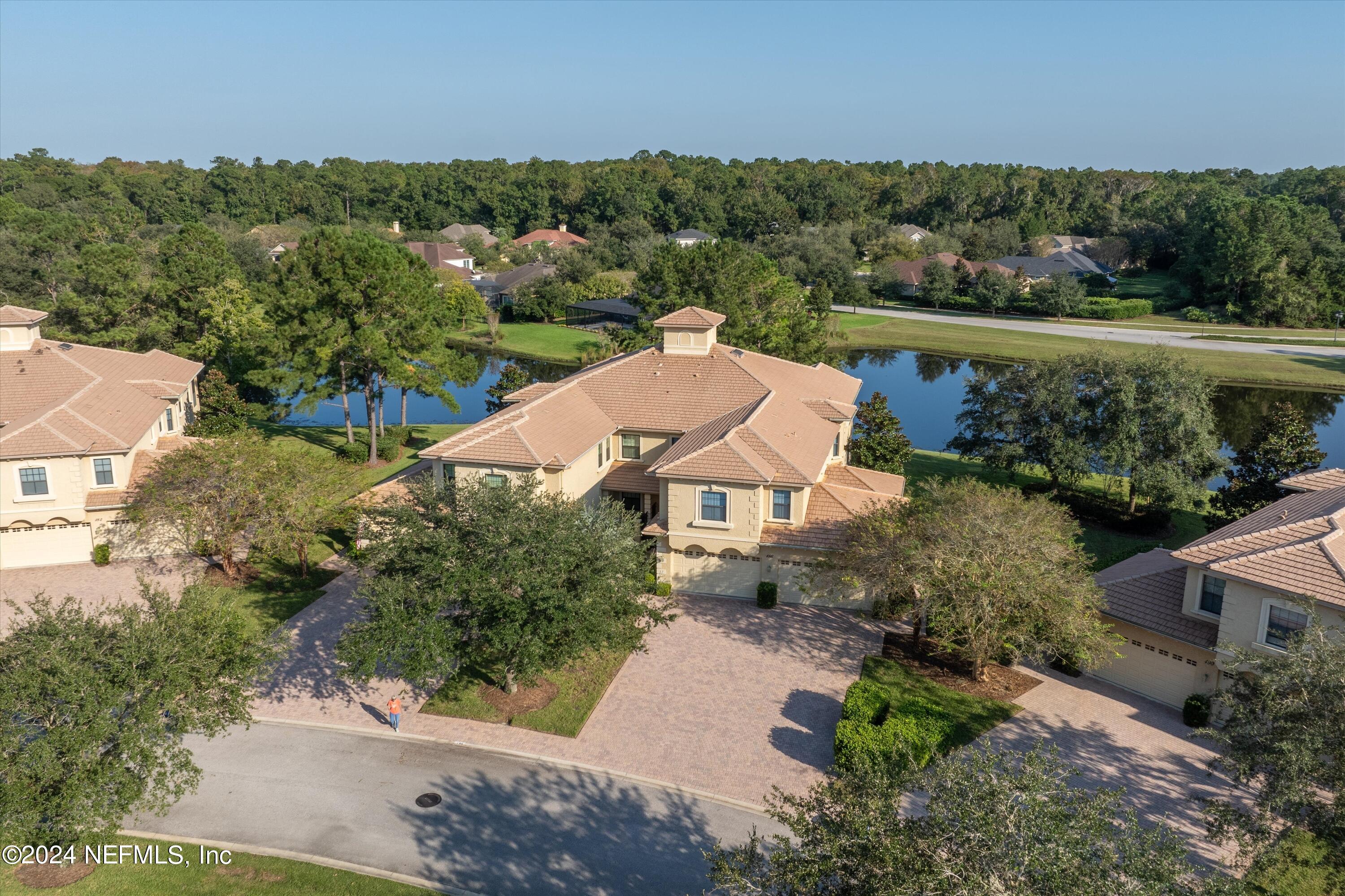 186 LATERRA LINKS Circle, 102