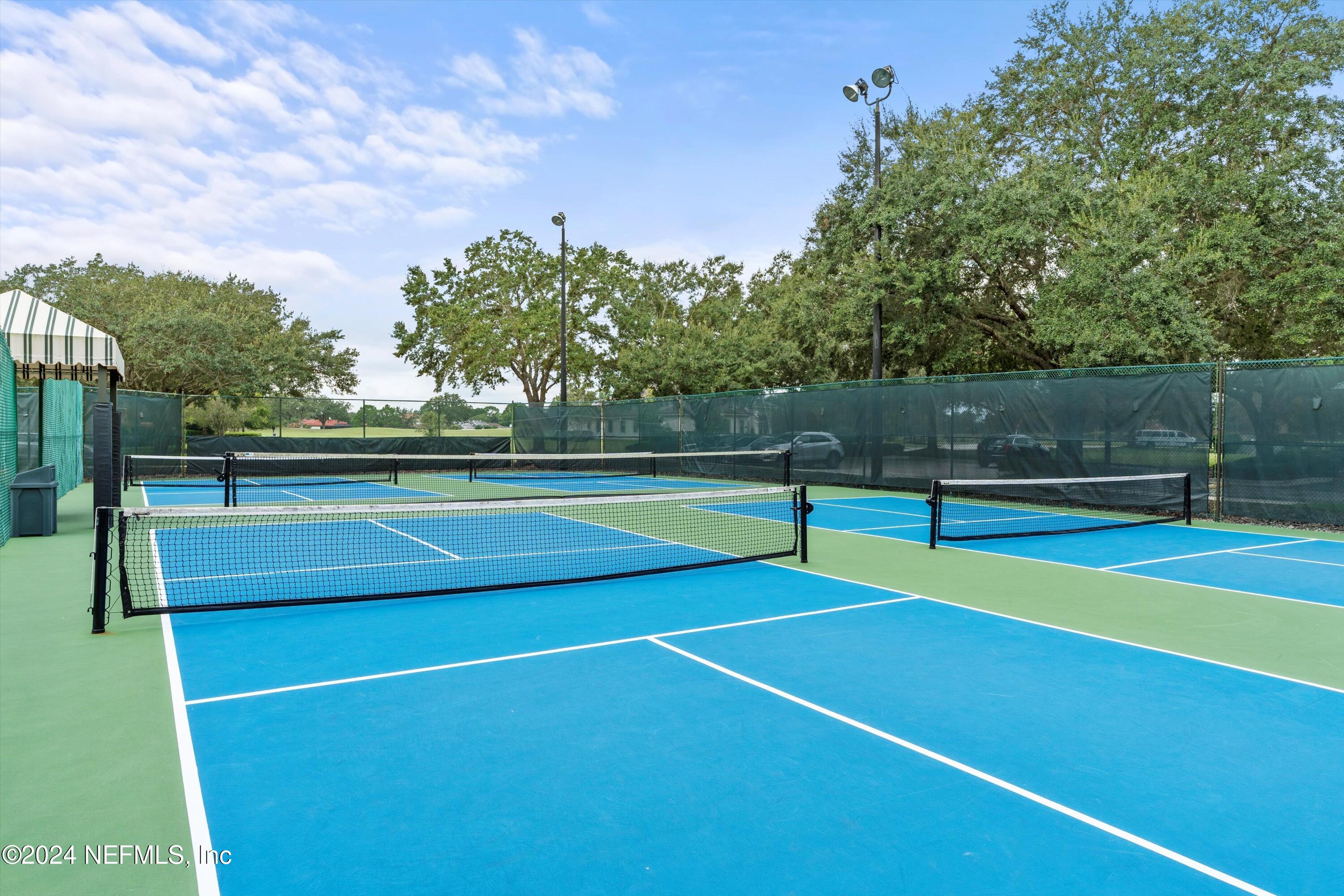 186 LATERRA LINKS Circle, 102