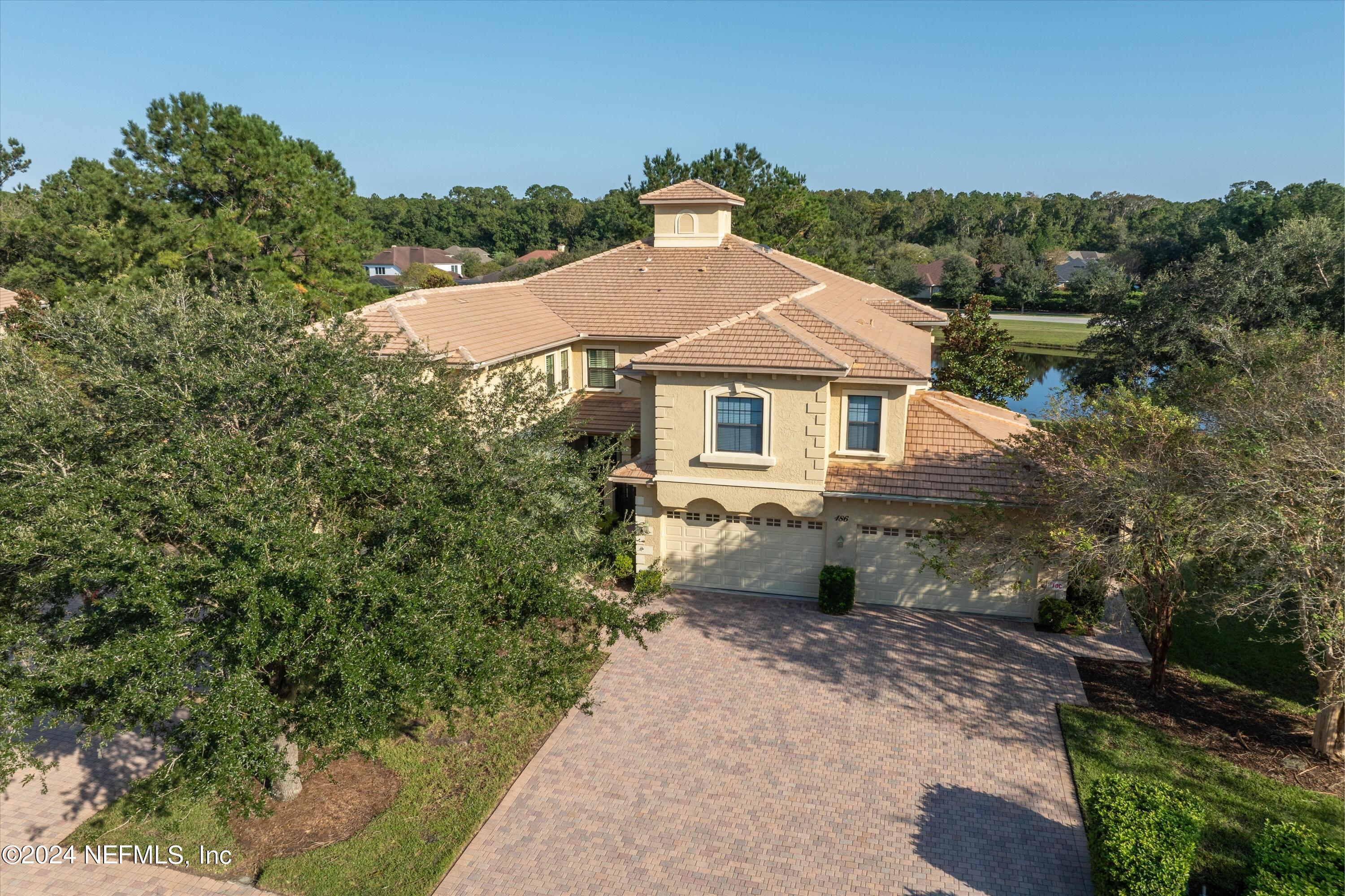 186 LATERRA LINKS Circle, 102