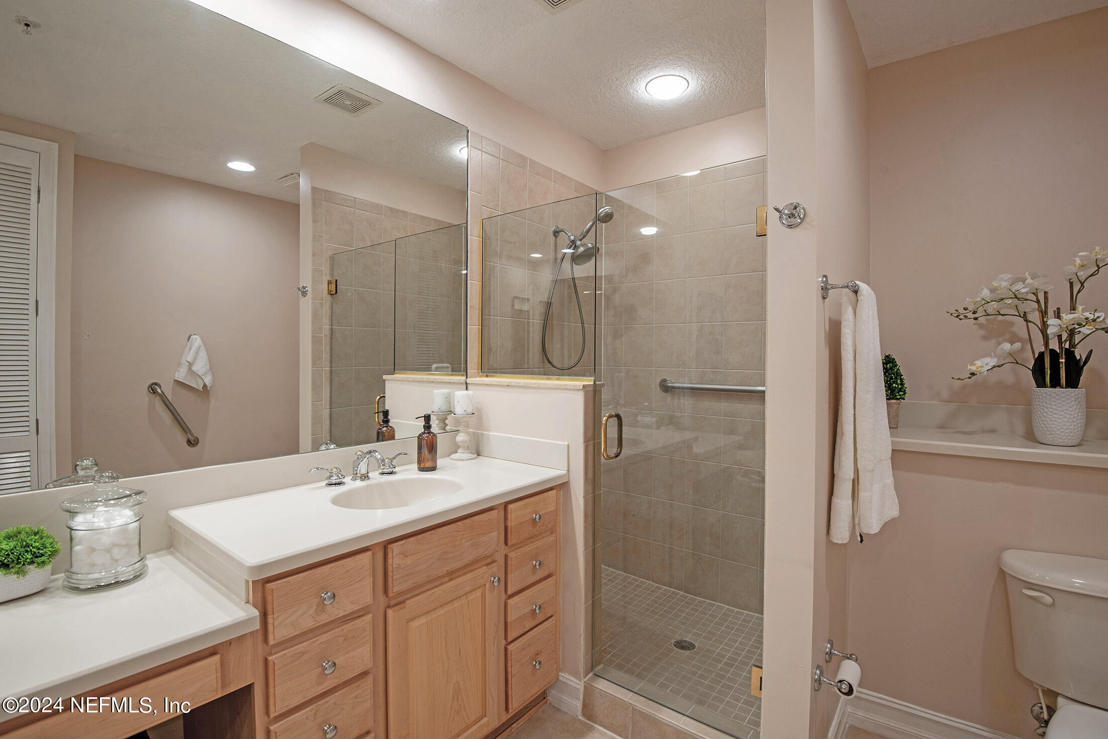 186 LATERRA LINKS Circle, 102