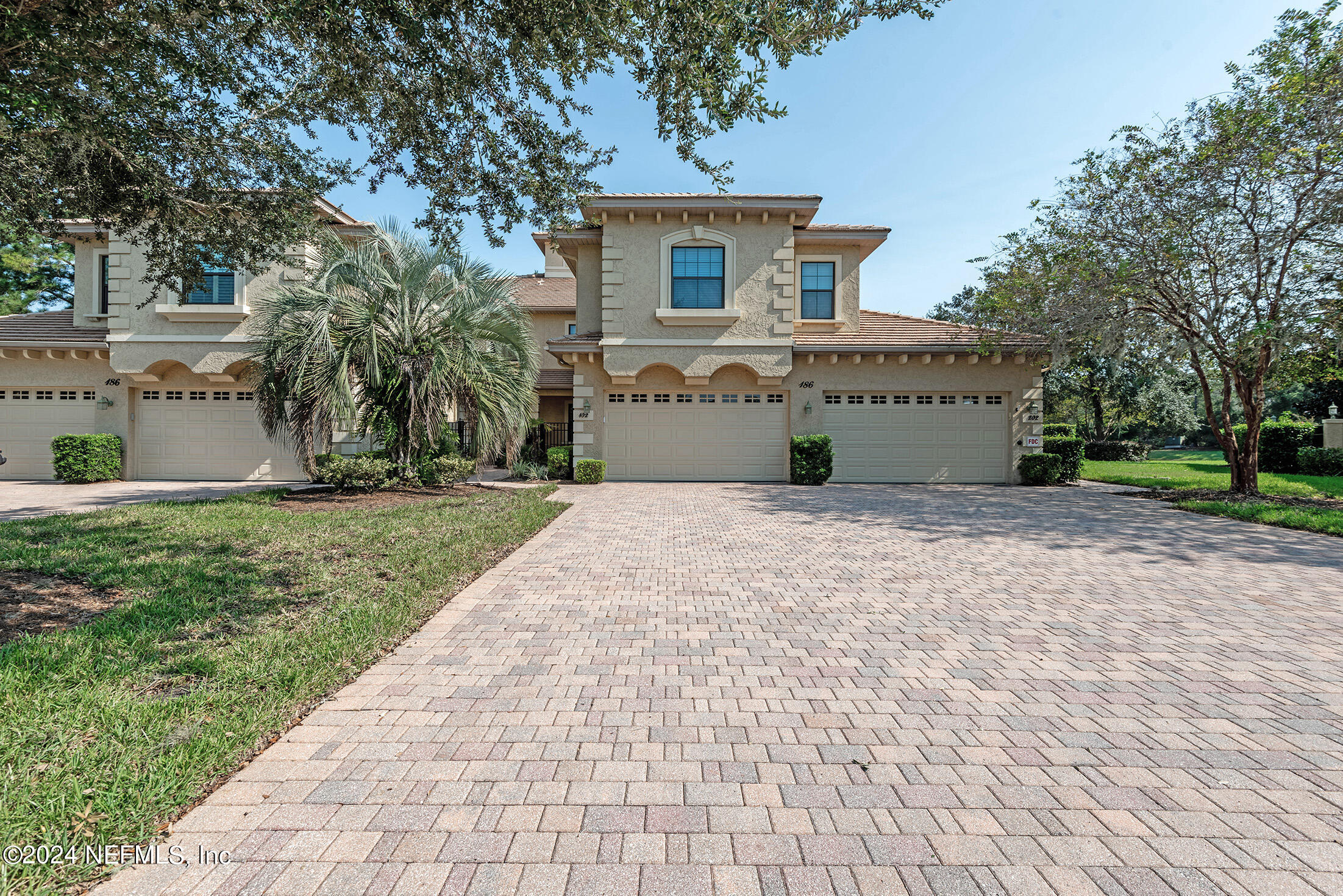 186 LATERRA LINKS Circle, 102