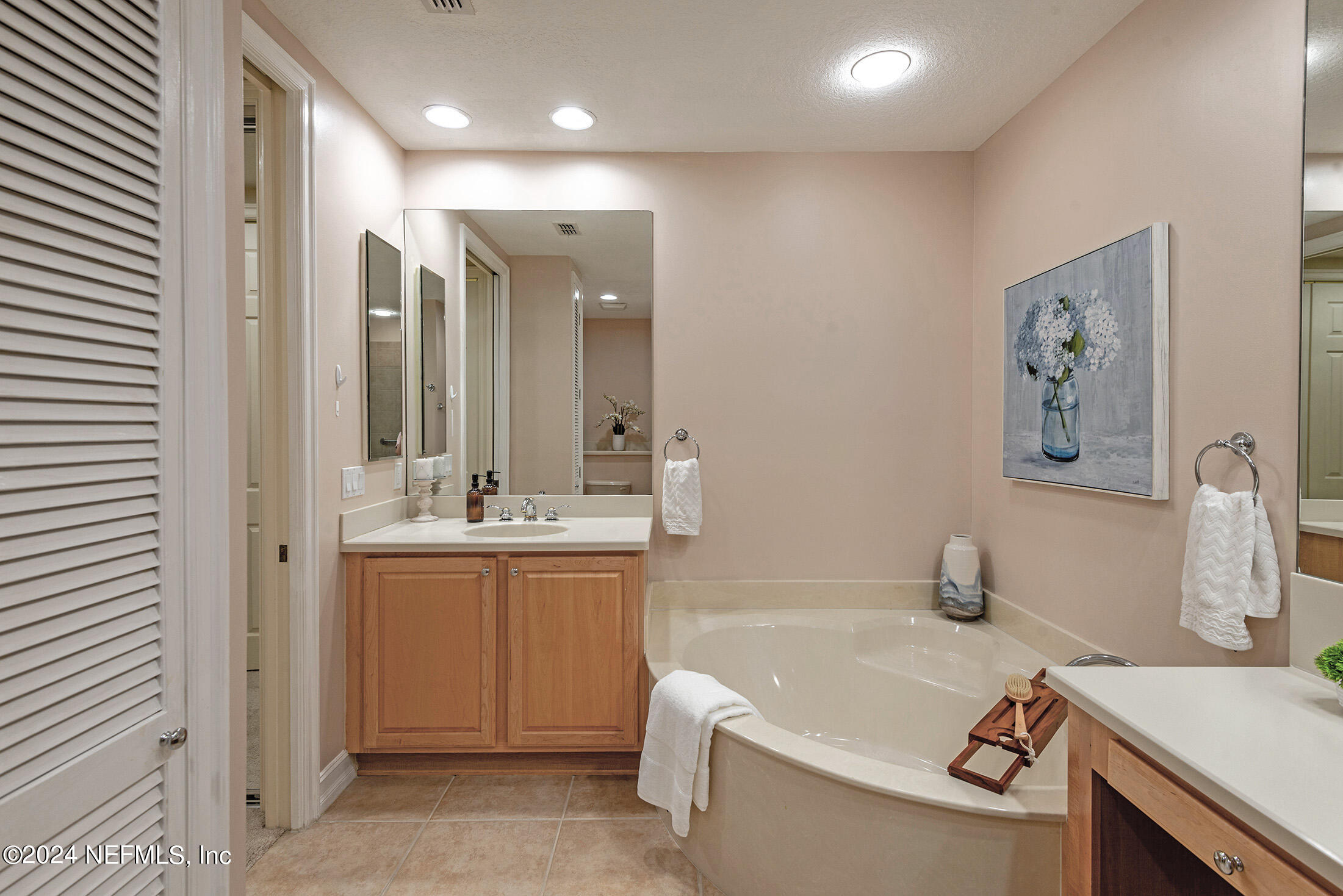 186 LATERRA LINKS Circle, 102