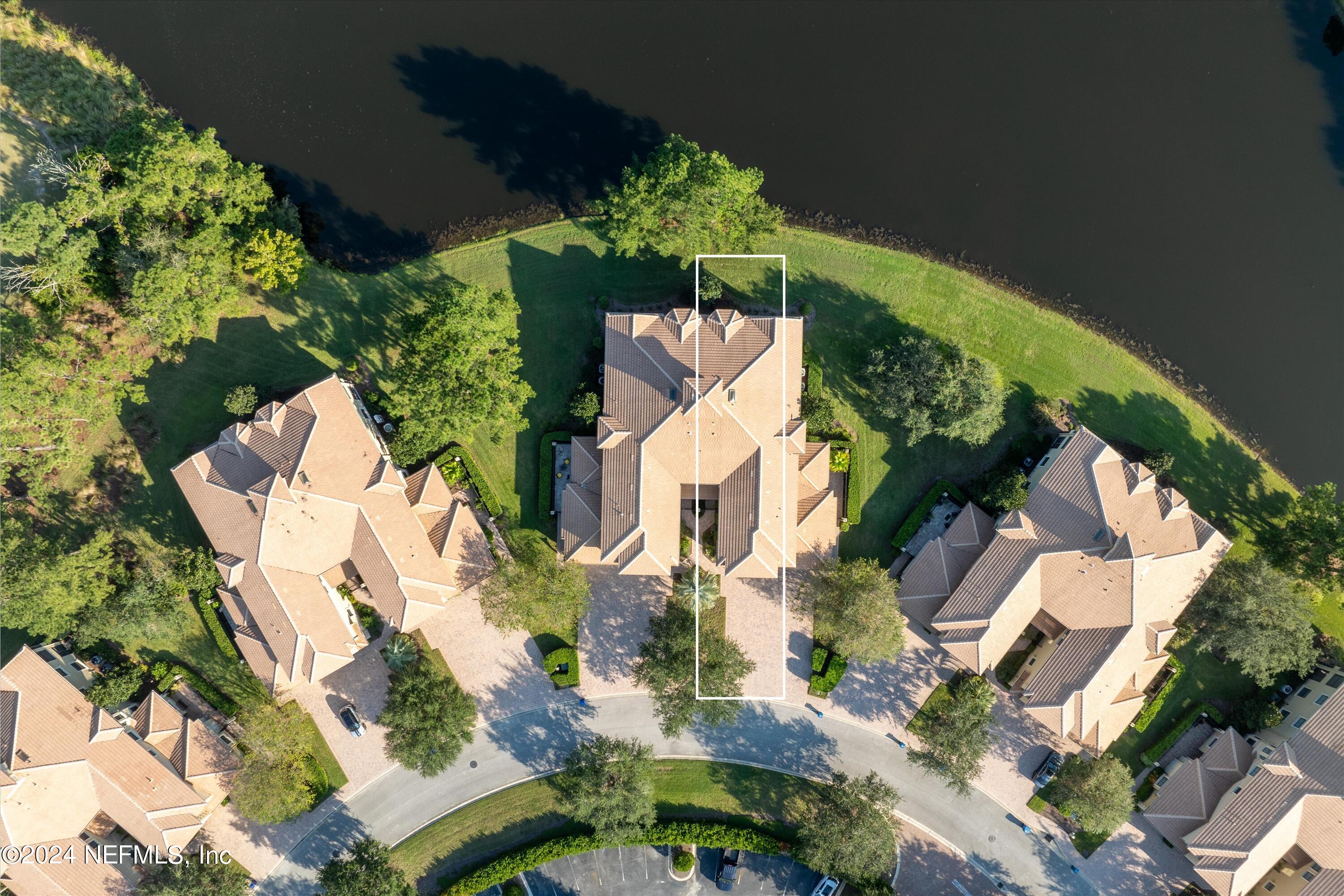 186 LATERRA LINKS Circle, 102