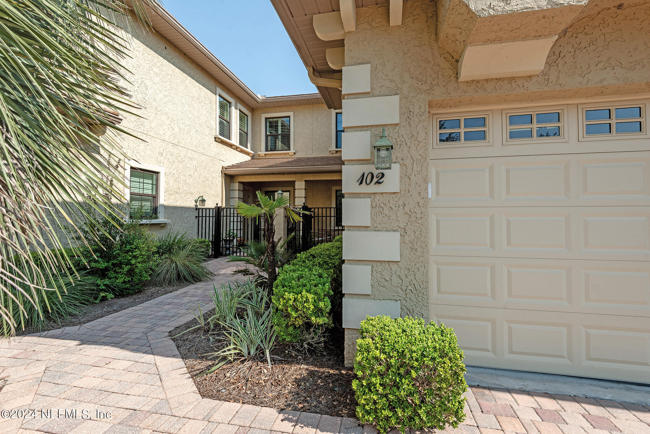 186 LATERRA LINKS Circle, 102