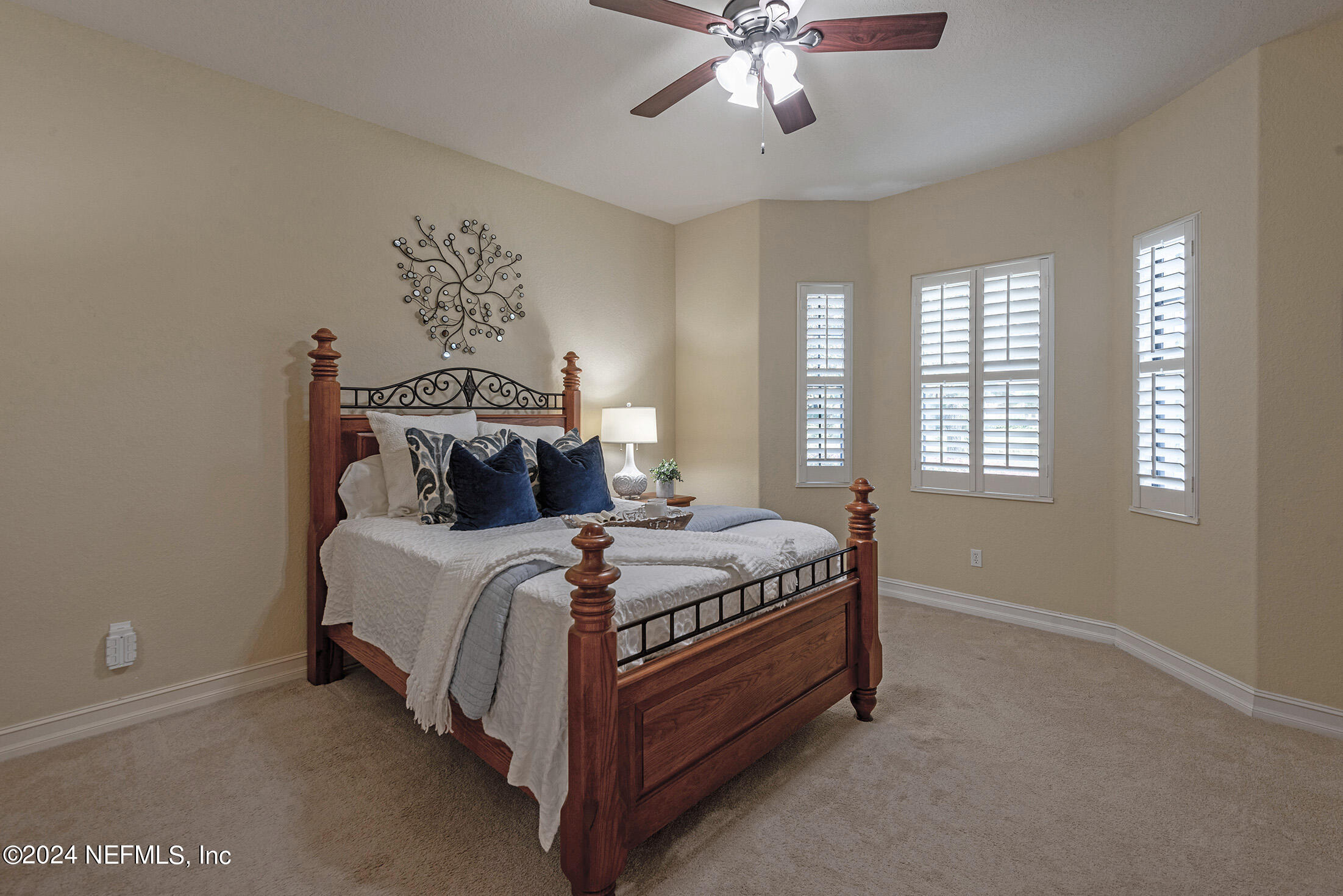 186 LATERRA LINKS Circle, 102