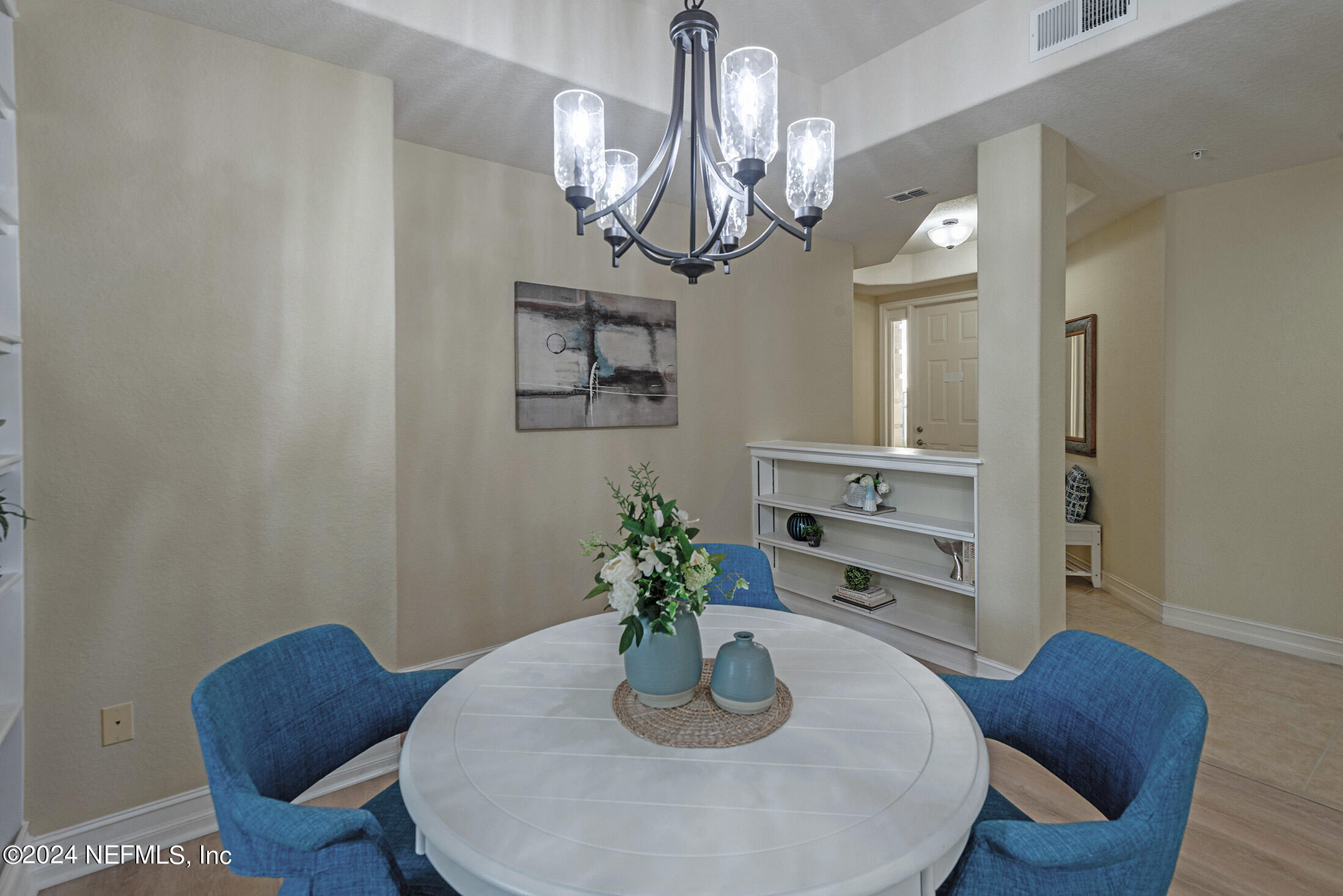 186 LATERRA LINKS Circle, 102