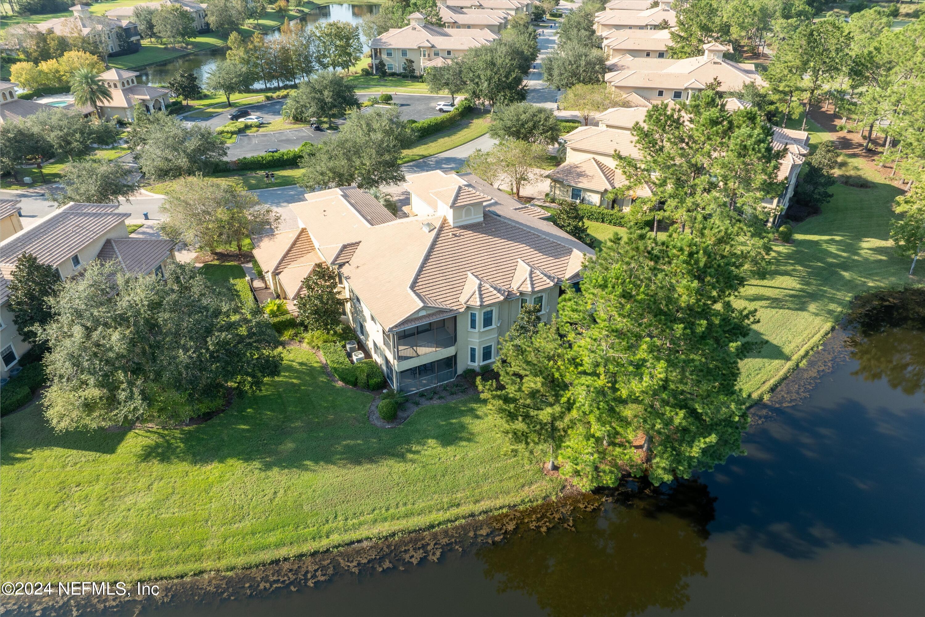 186 LATERRA LINKS Circle, 102