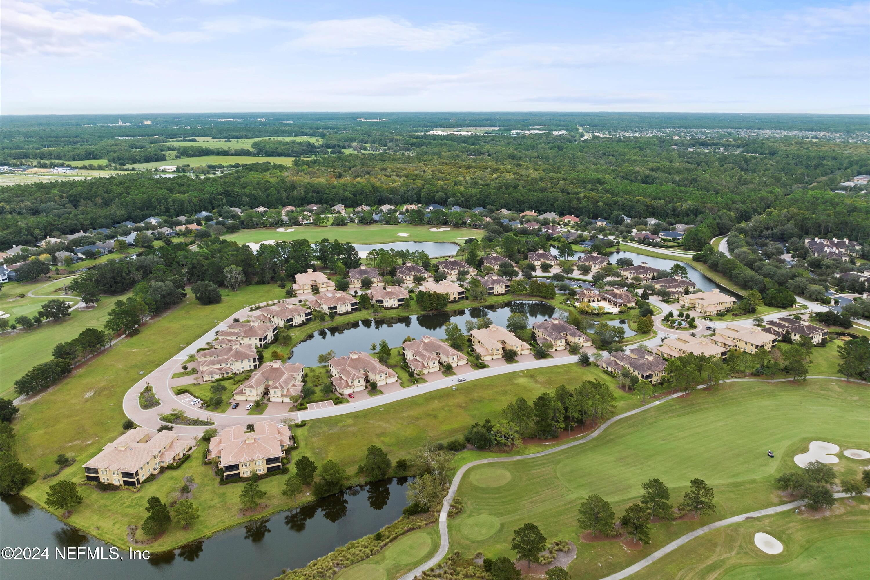 186 LATERRA LINKS Circle, 102