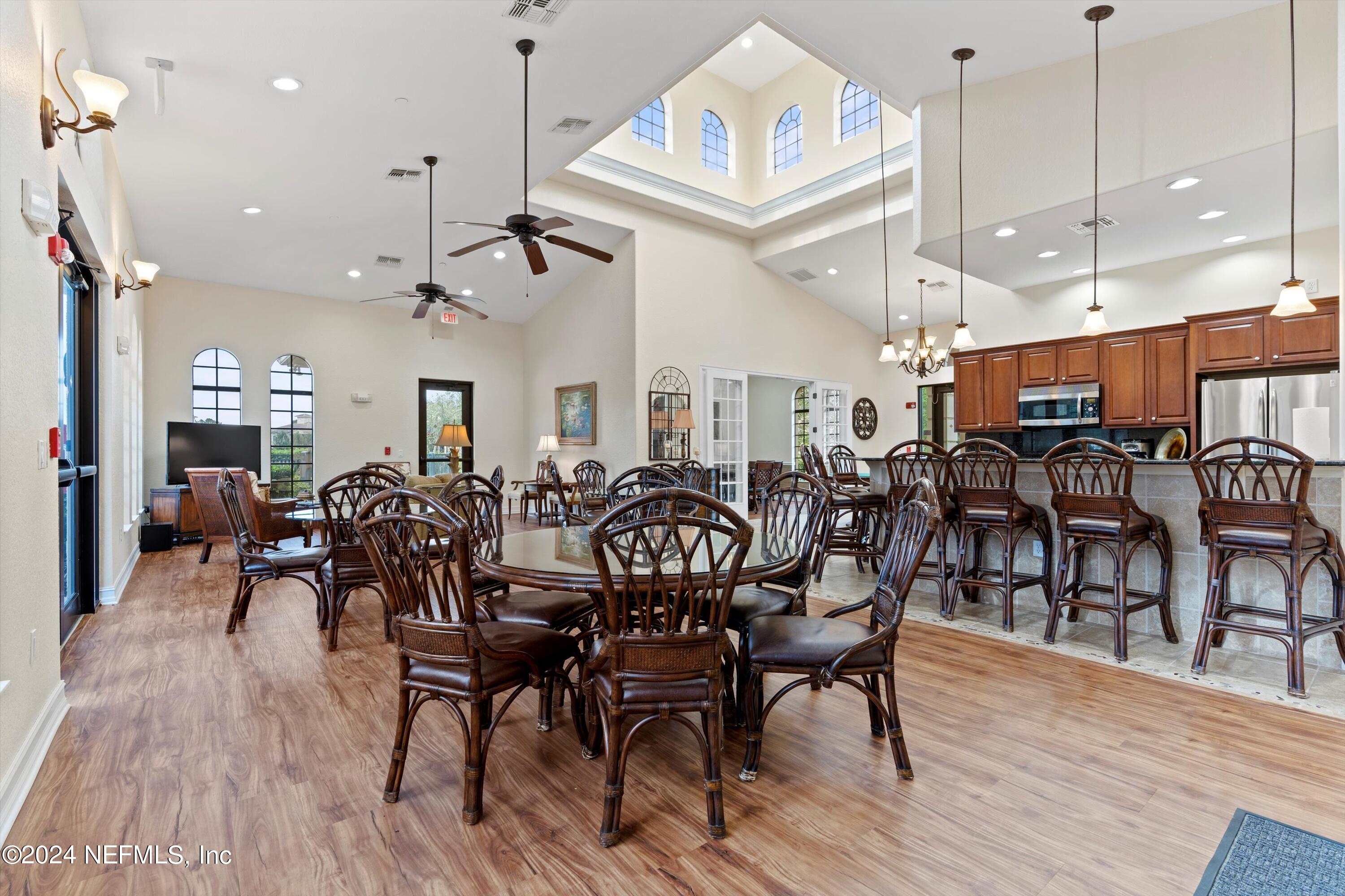 186 LATERRA LINKS Circle, 102