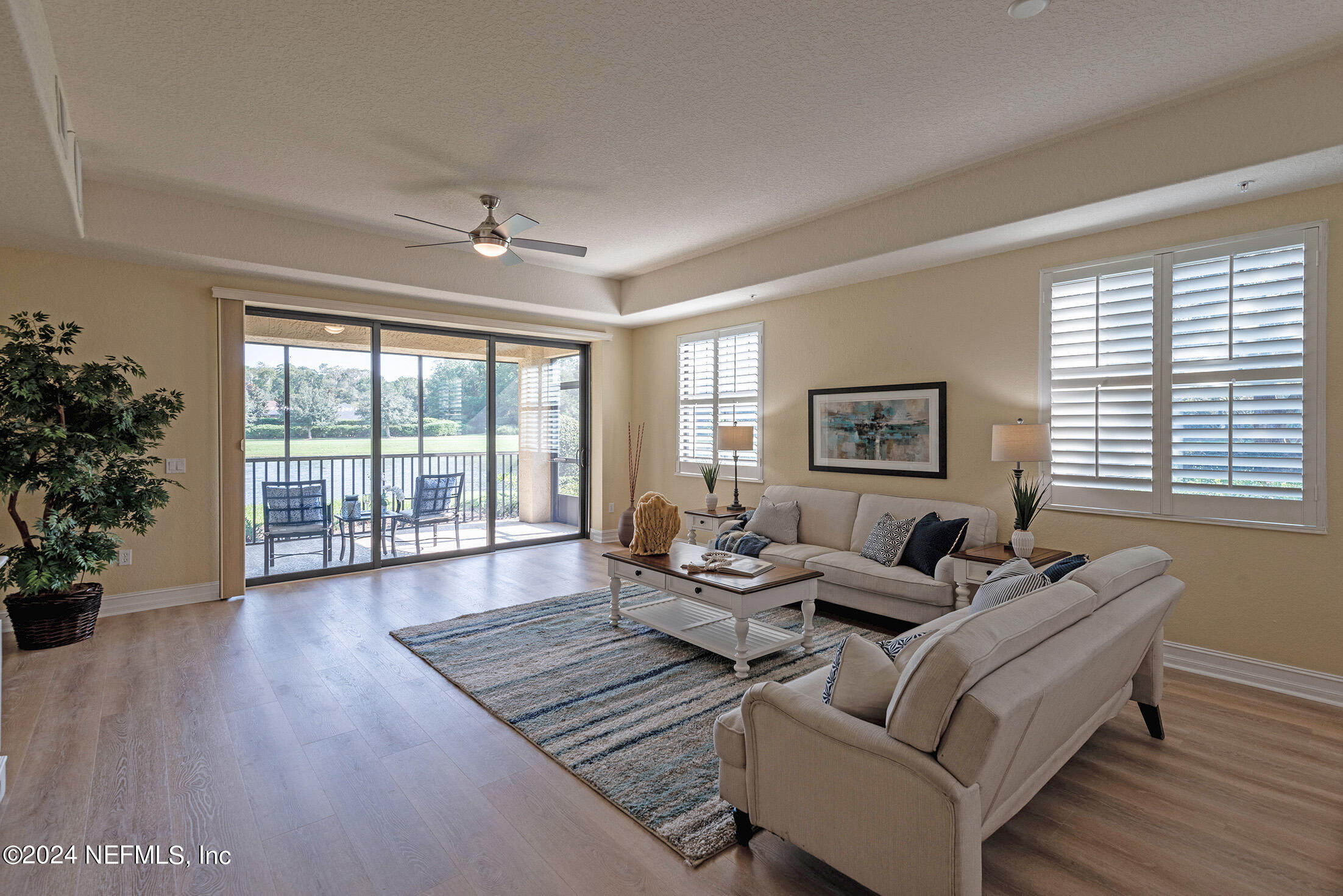 186 LATERRA LINKS Circle, 102