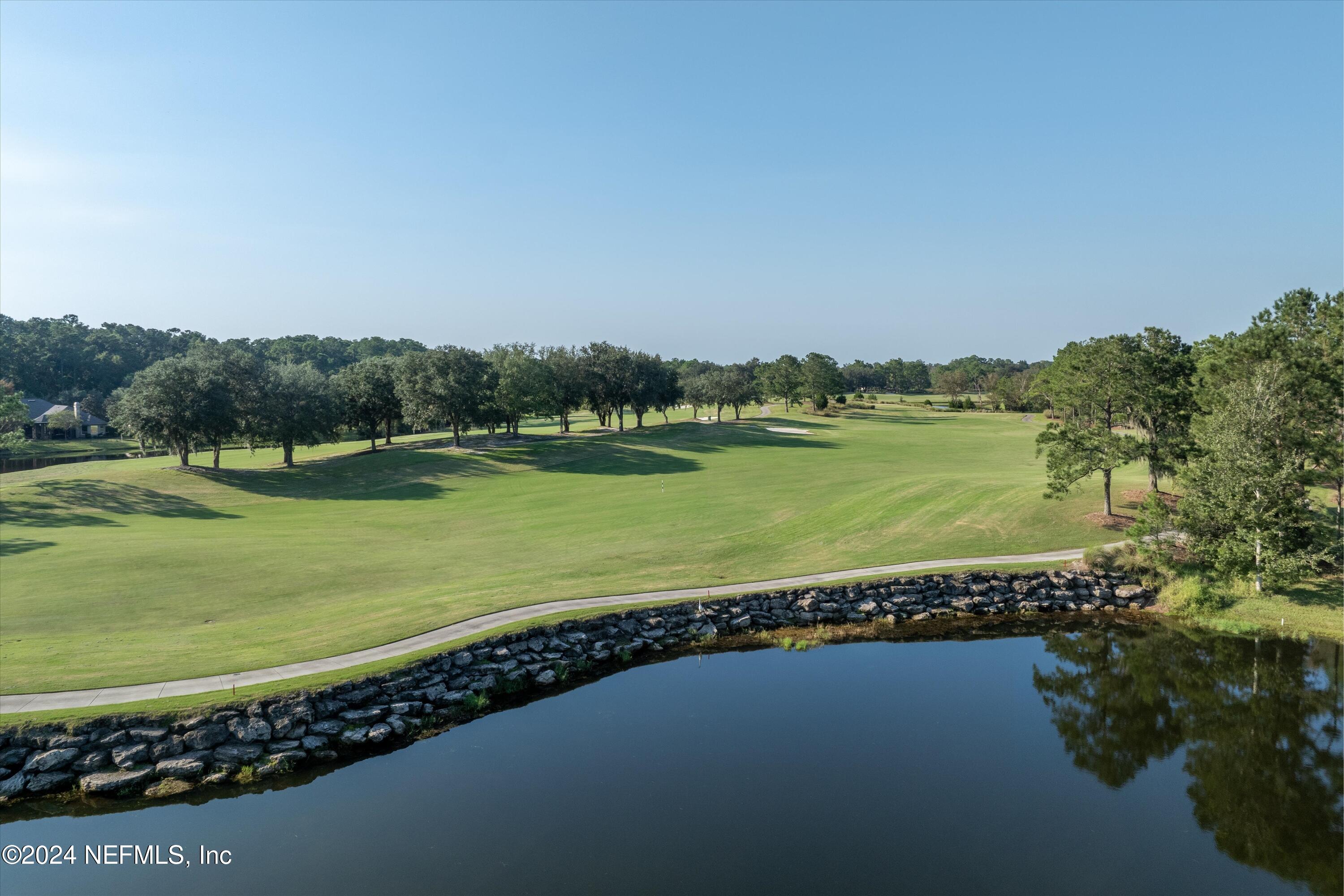 186 LATERRA LINKS Circle, 102