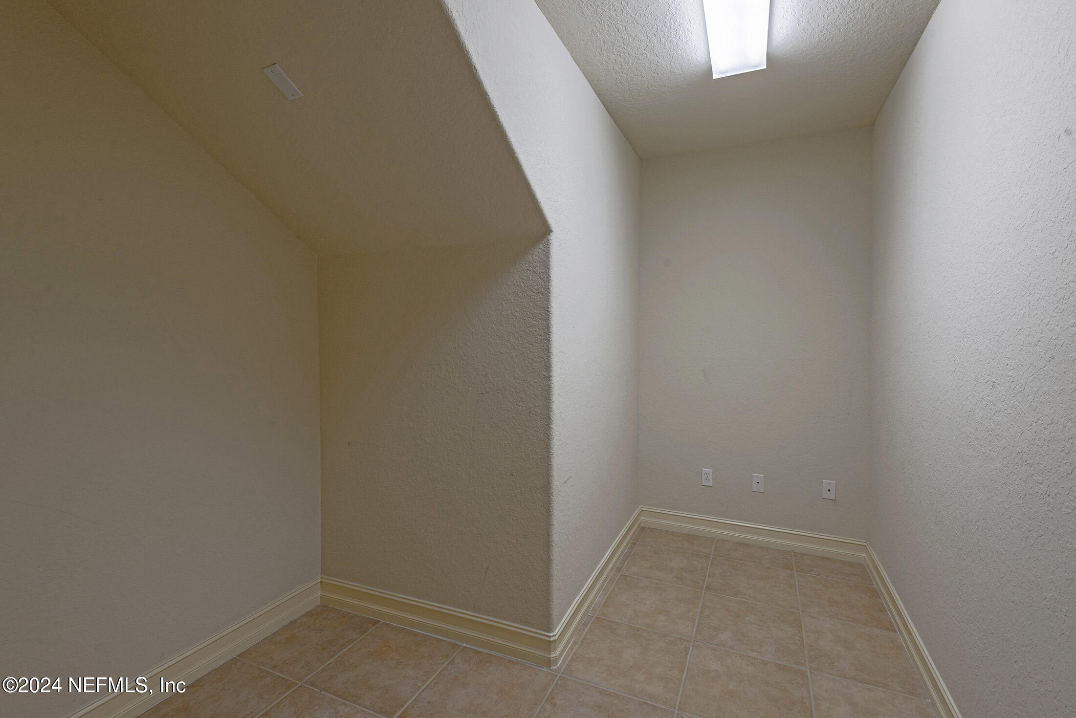 186 LATERRA LINKS Circle, 102