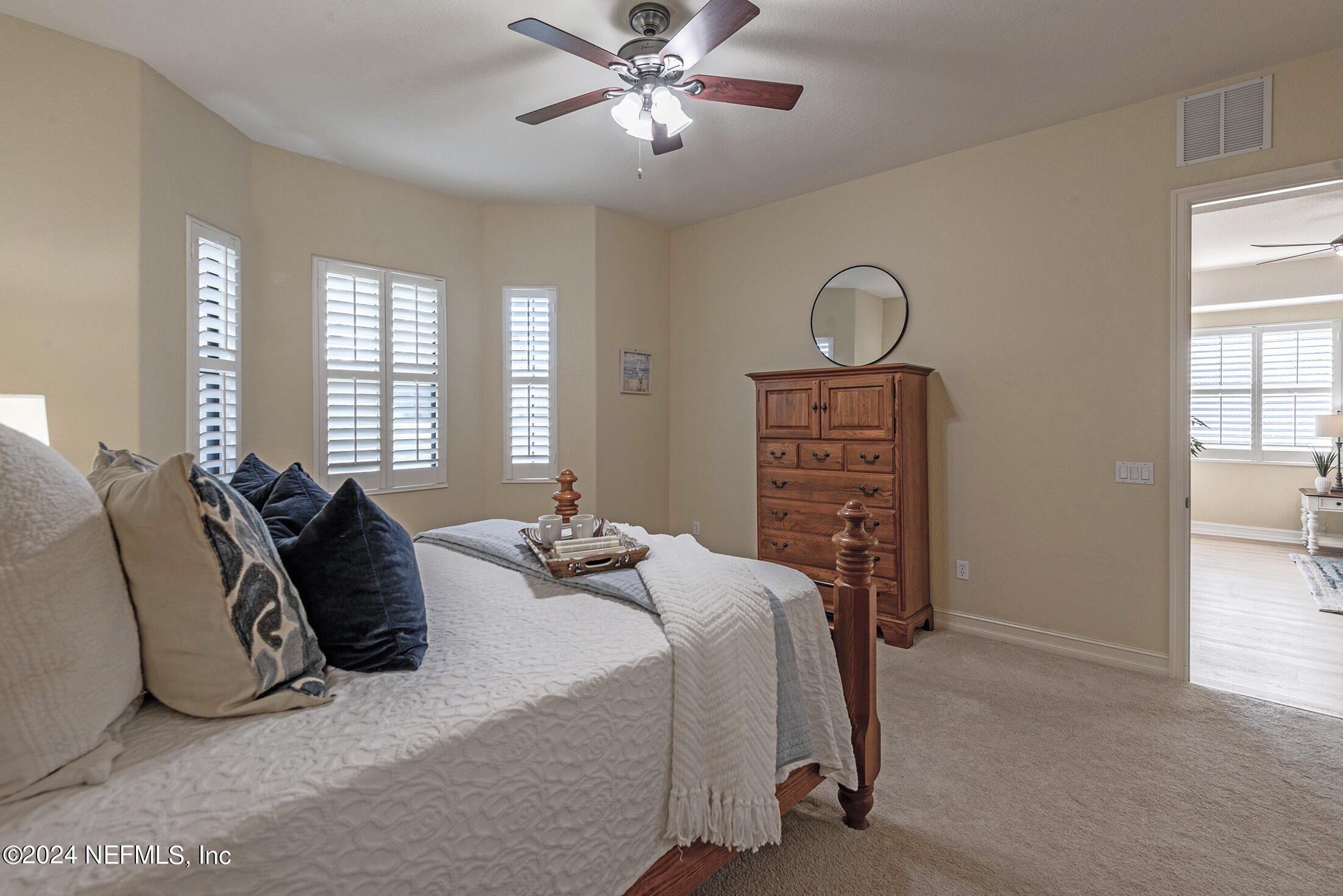 186 LATERRA LINKS Circle, 102