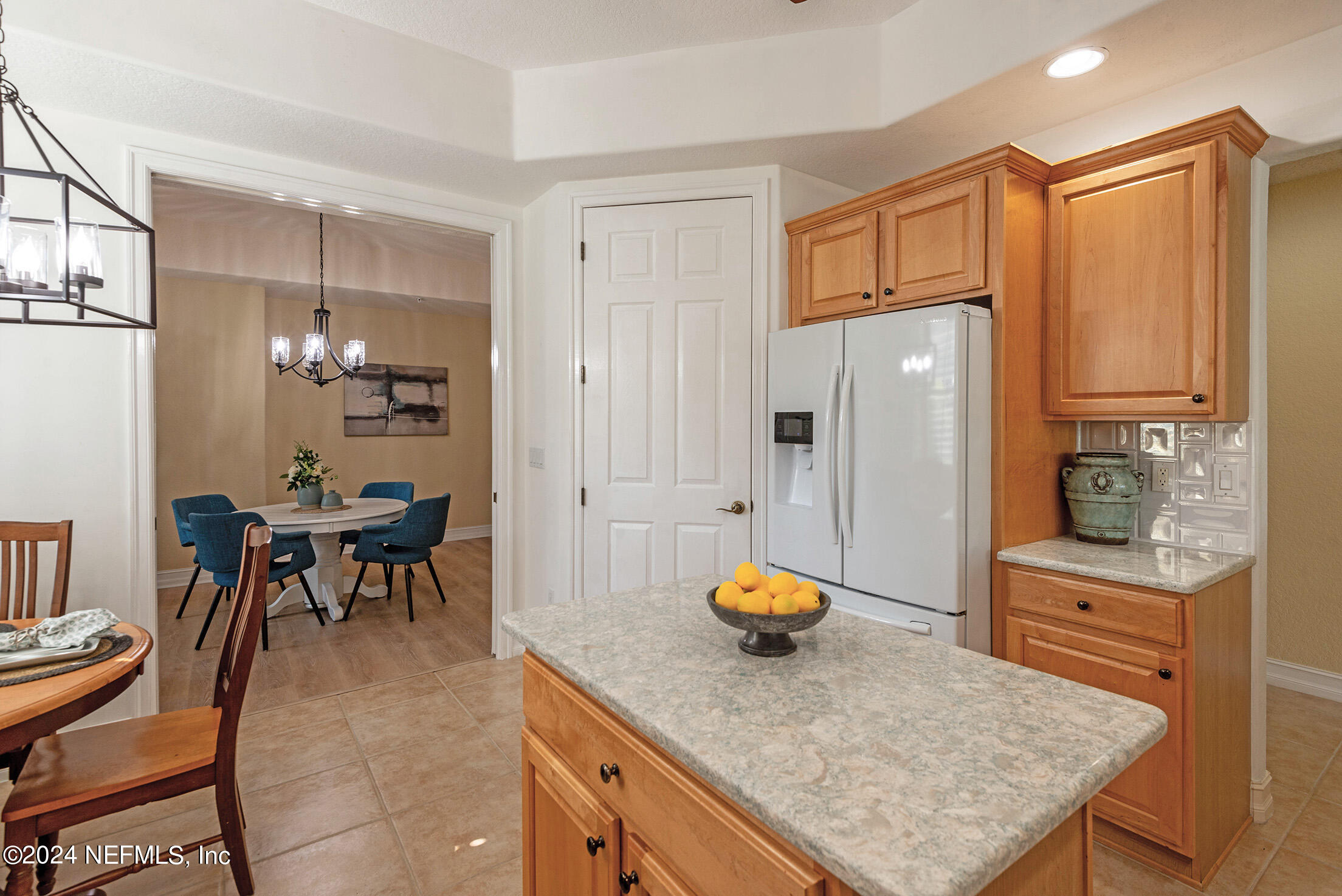 186 LATERRA LINKS Circle, 102