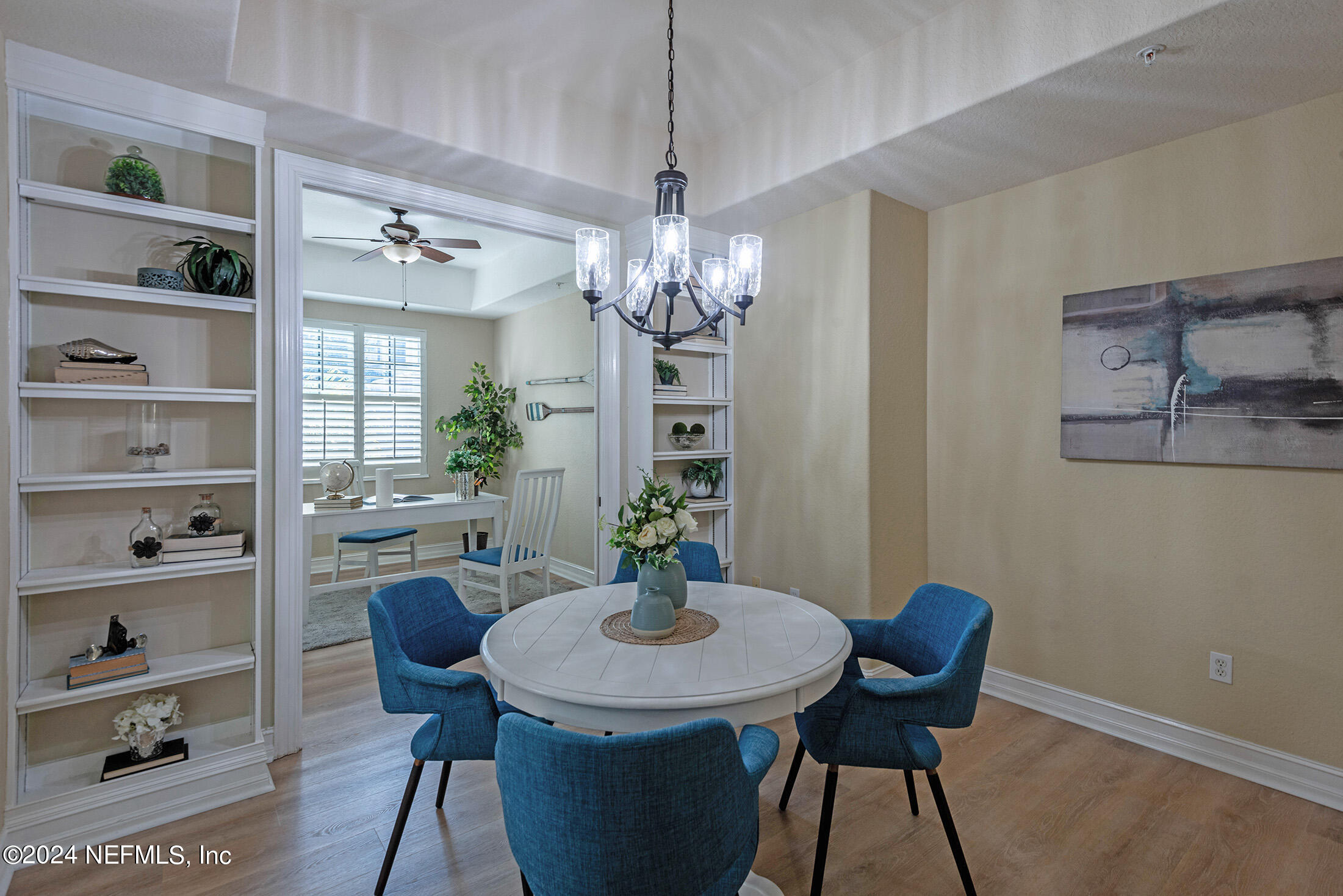 186 LATERRA LINKS Circle, 102