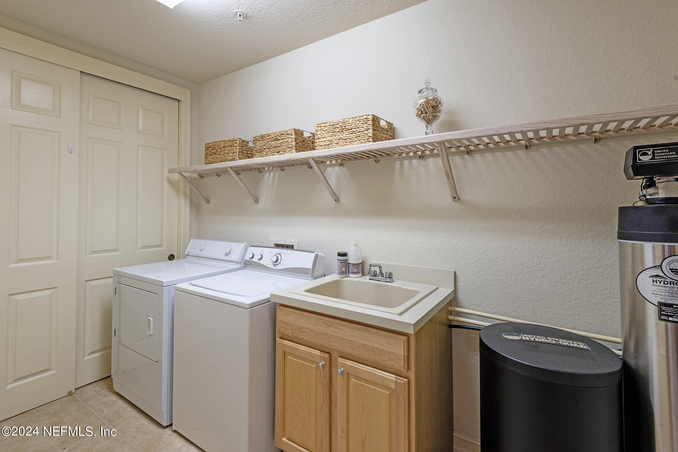 186 LATERRA LINKS Circle, 102