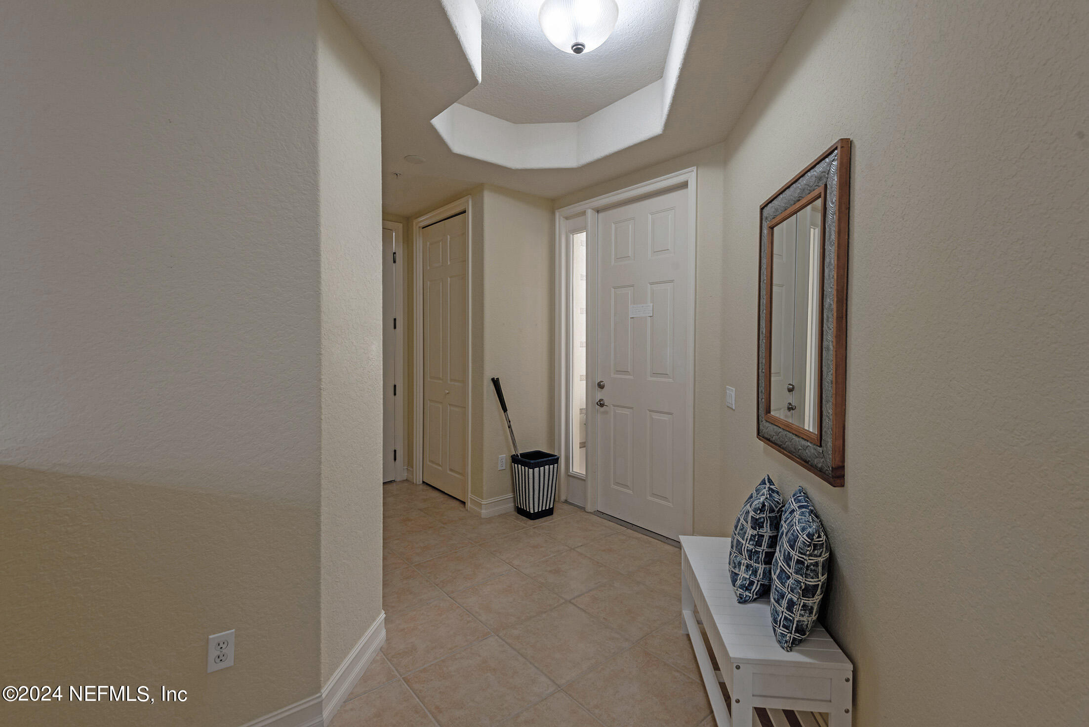 186 LATERRA LINKS Circle, 102