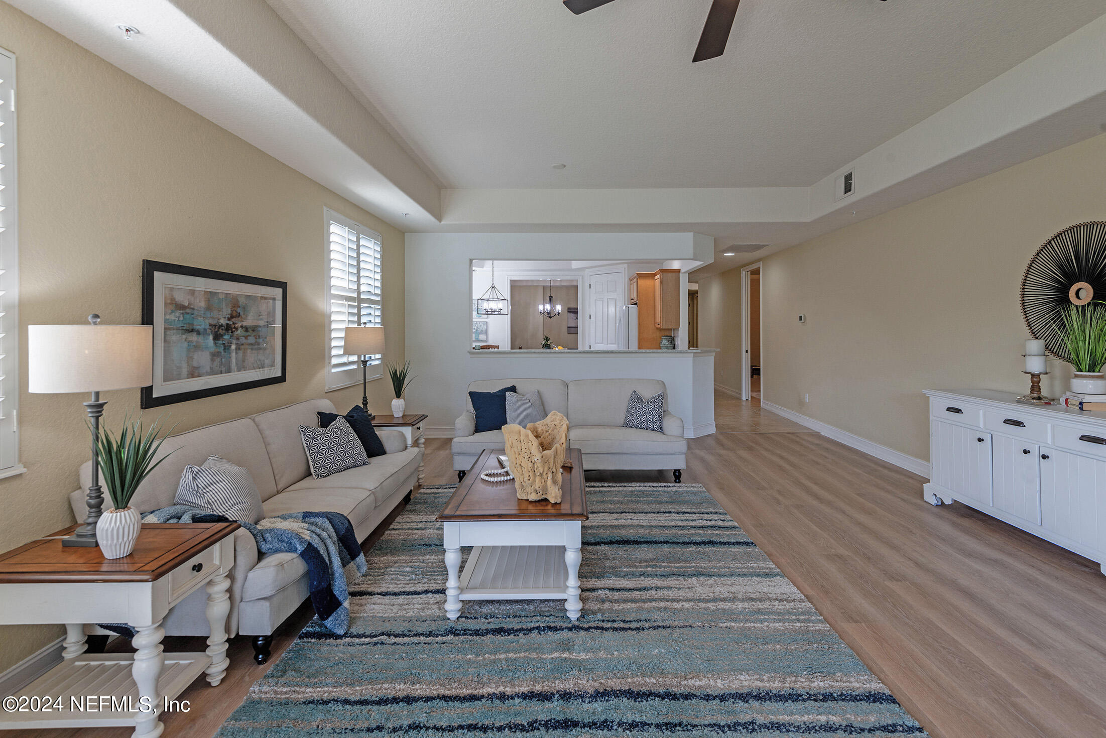 186 LATERRA LINKS Circle, 102