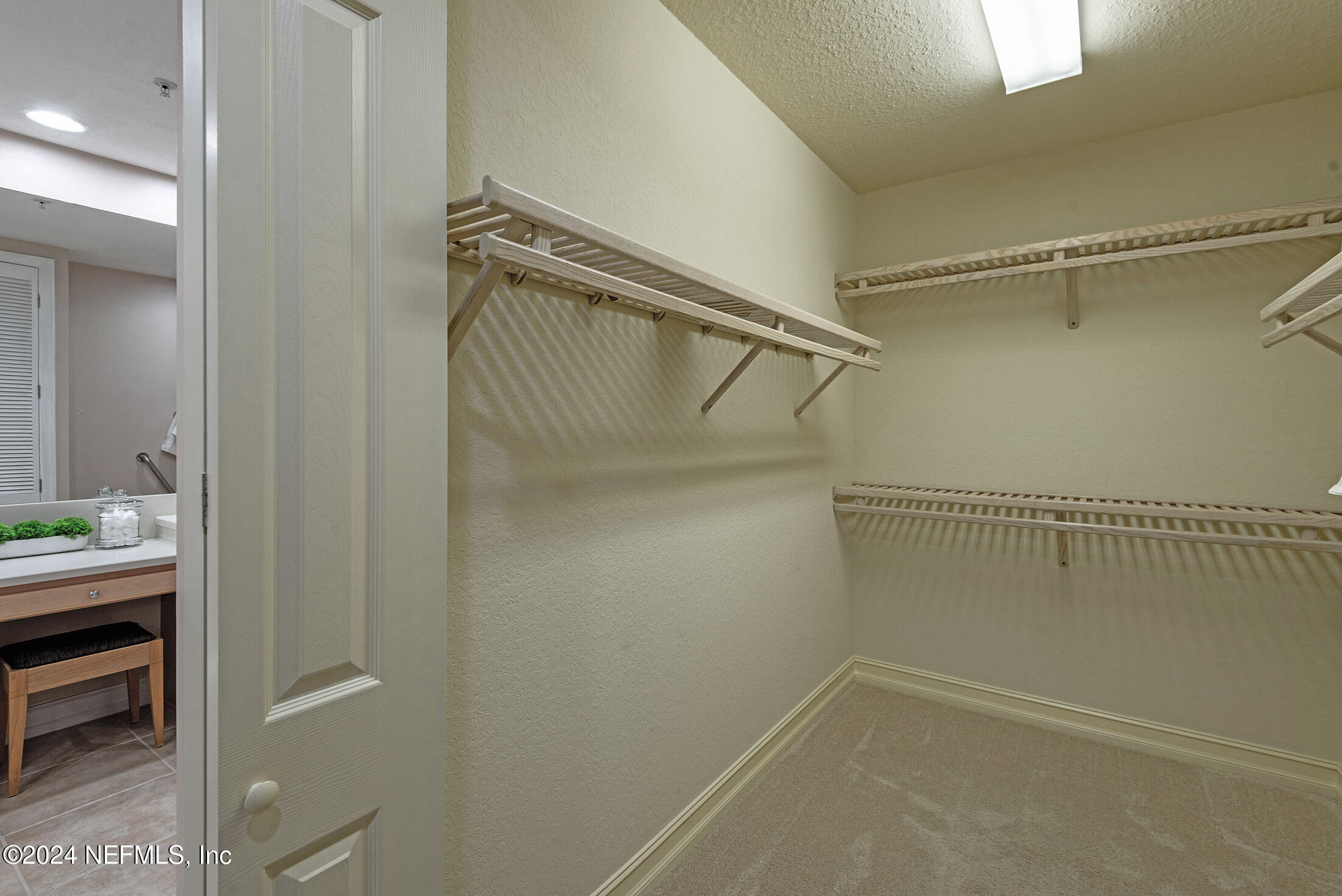 186 LATERRA LINKS Circle, 102