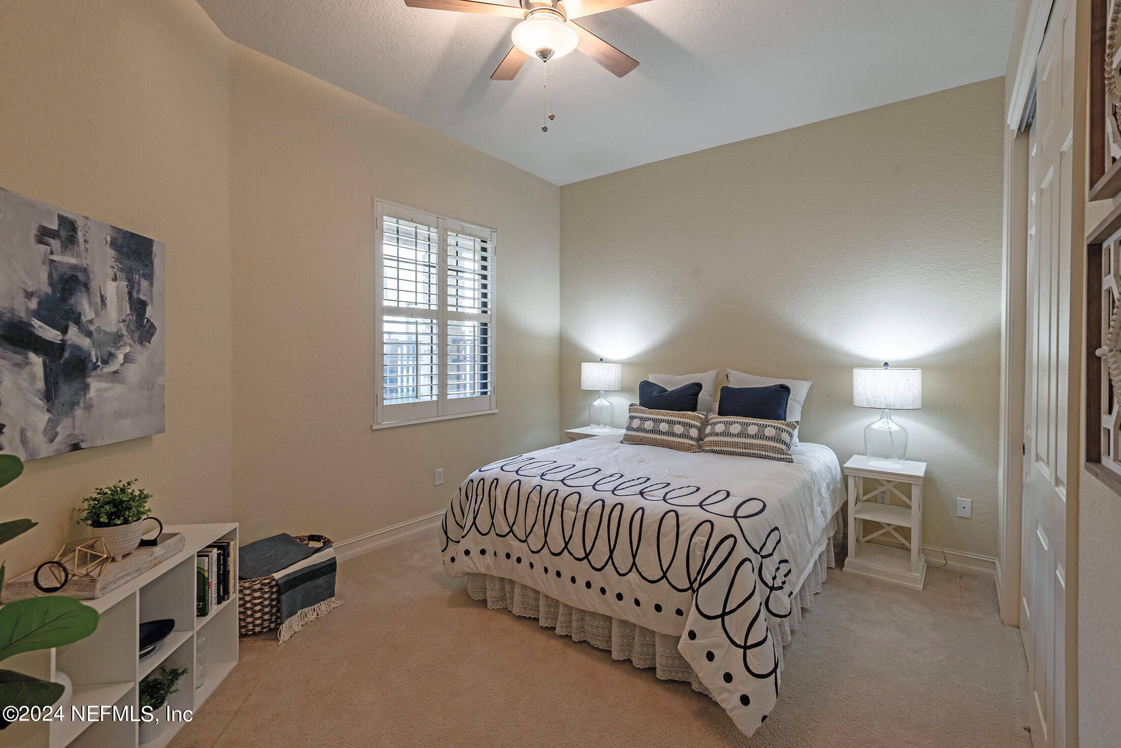 186 LATERRA LINKS Circle, 102