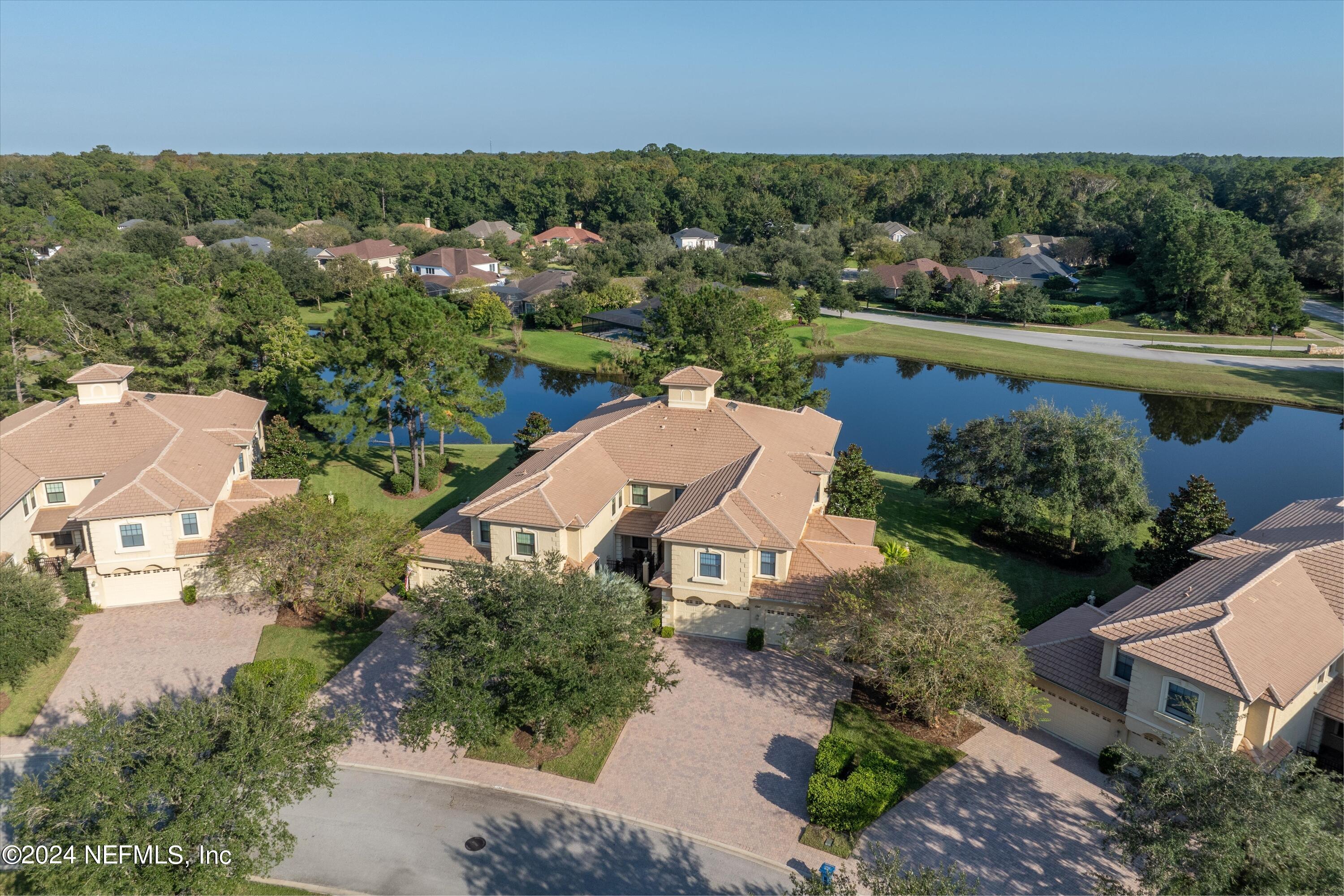 186 LATERRA LINKS Circle, 102