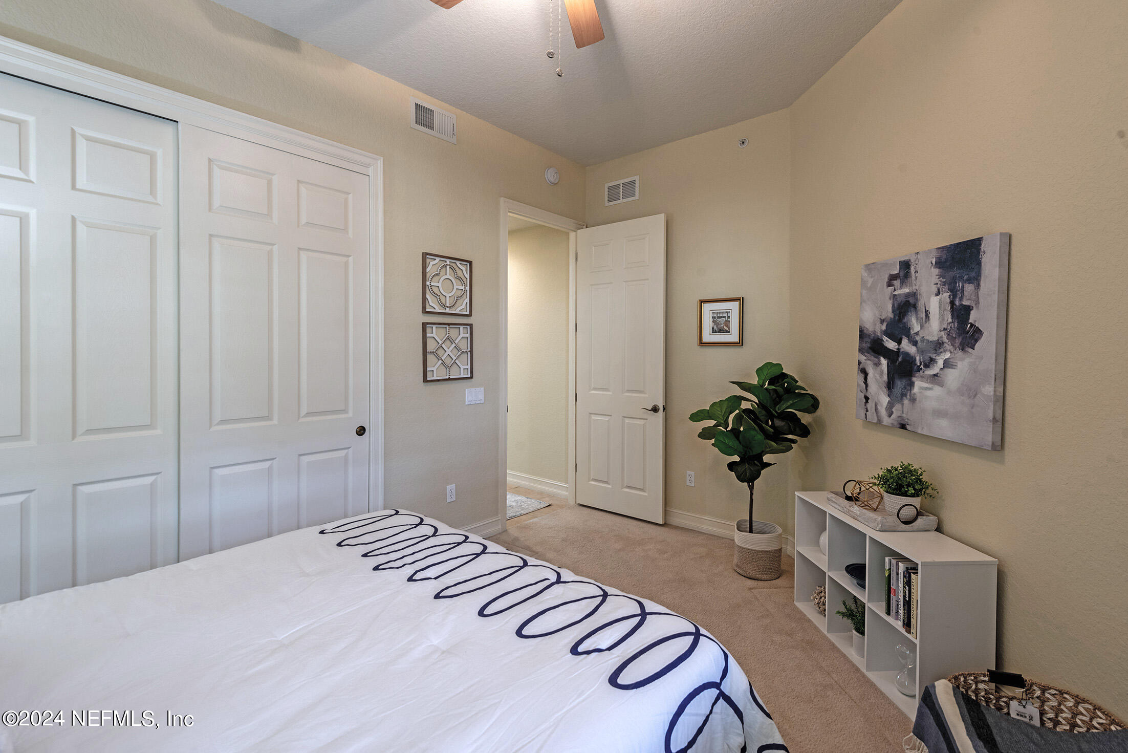 186 LATERRA LINKS Circle, 102