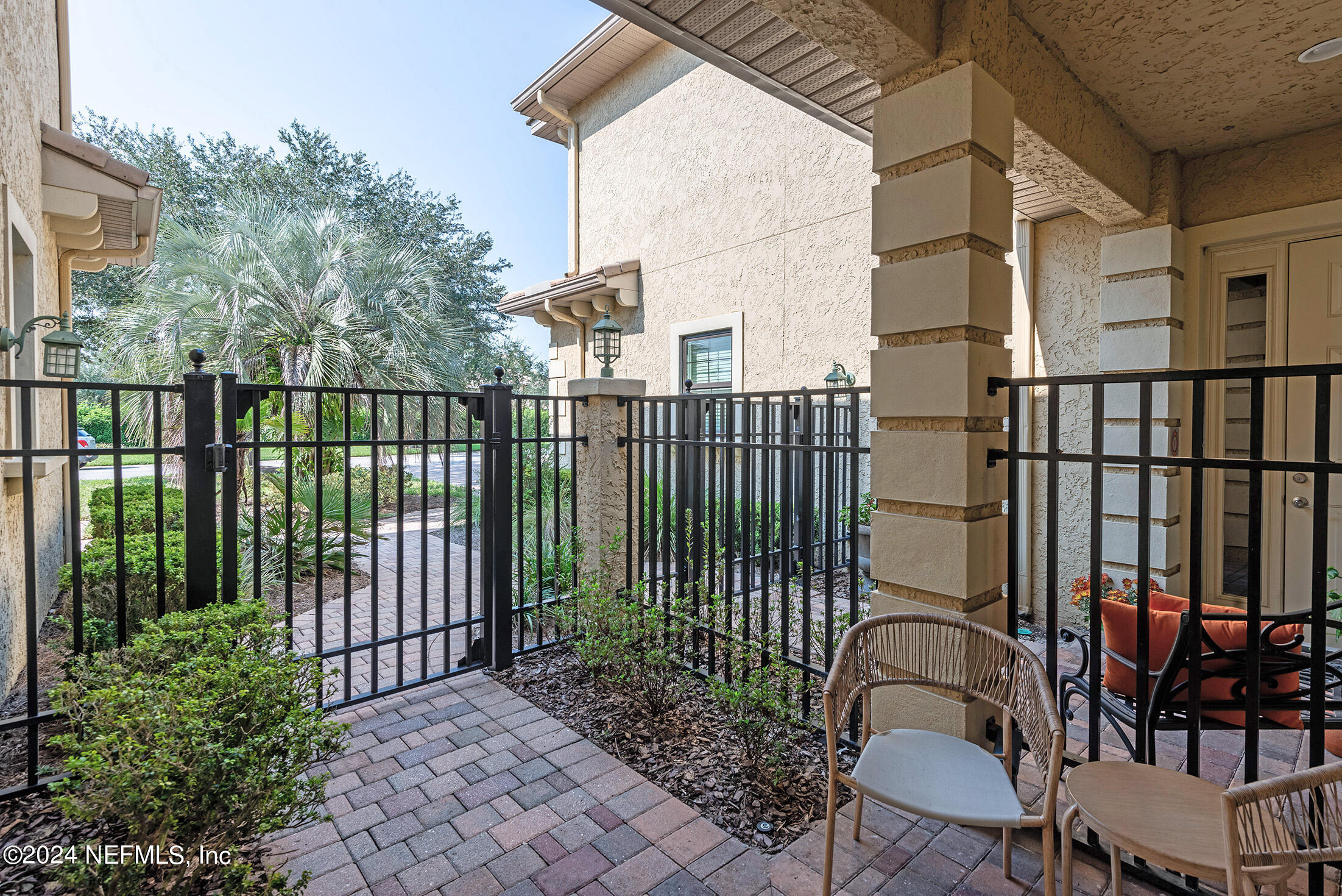 186 LATERRA LINKS Circle, 102