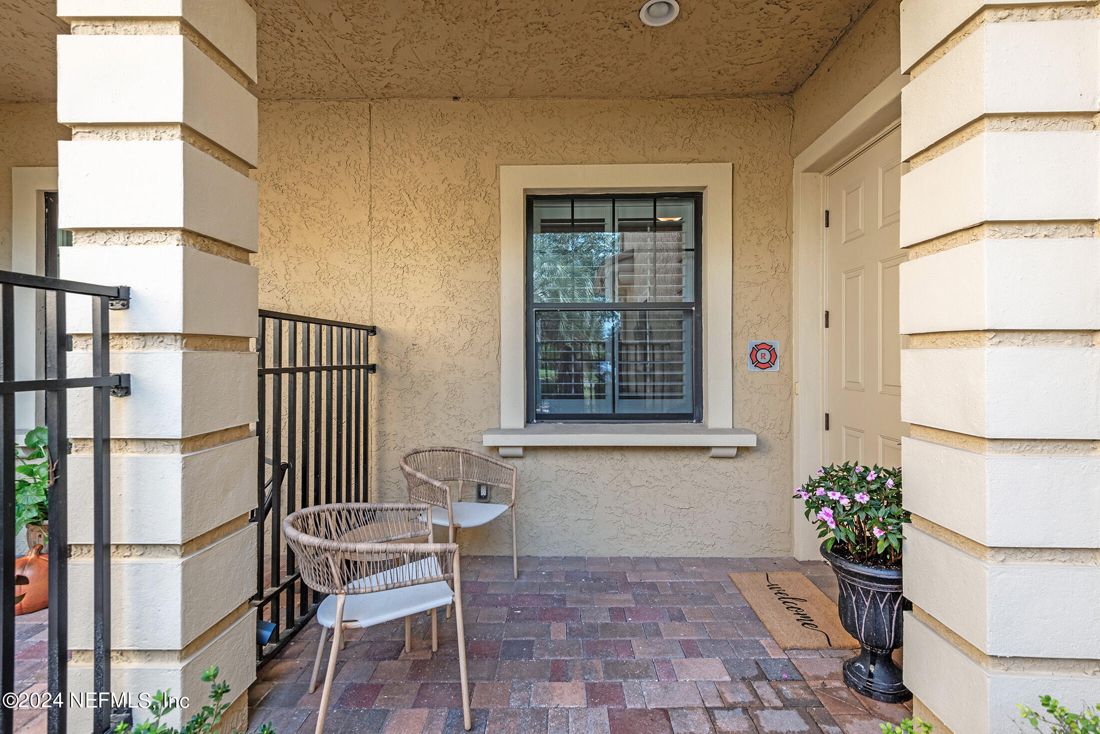 186 LATERRA LINKS Circle, 102