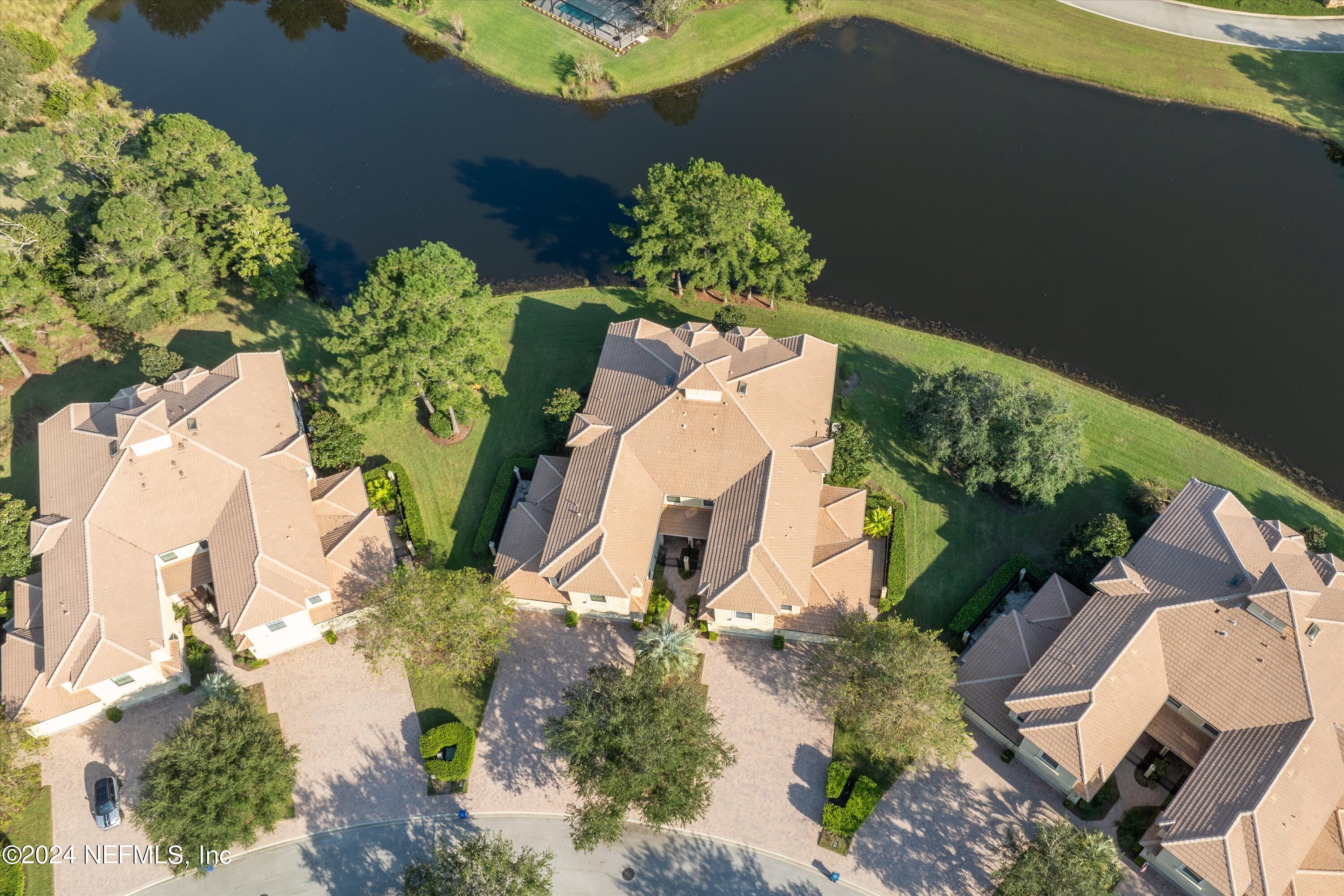 186 LATERRA LINKS Circle, 102