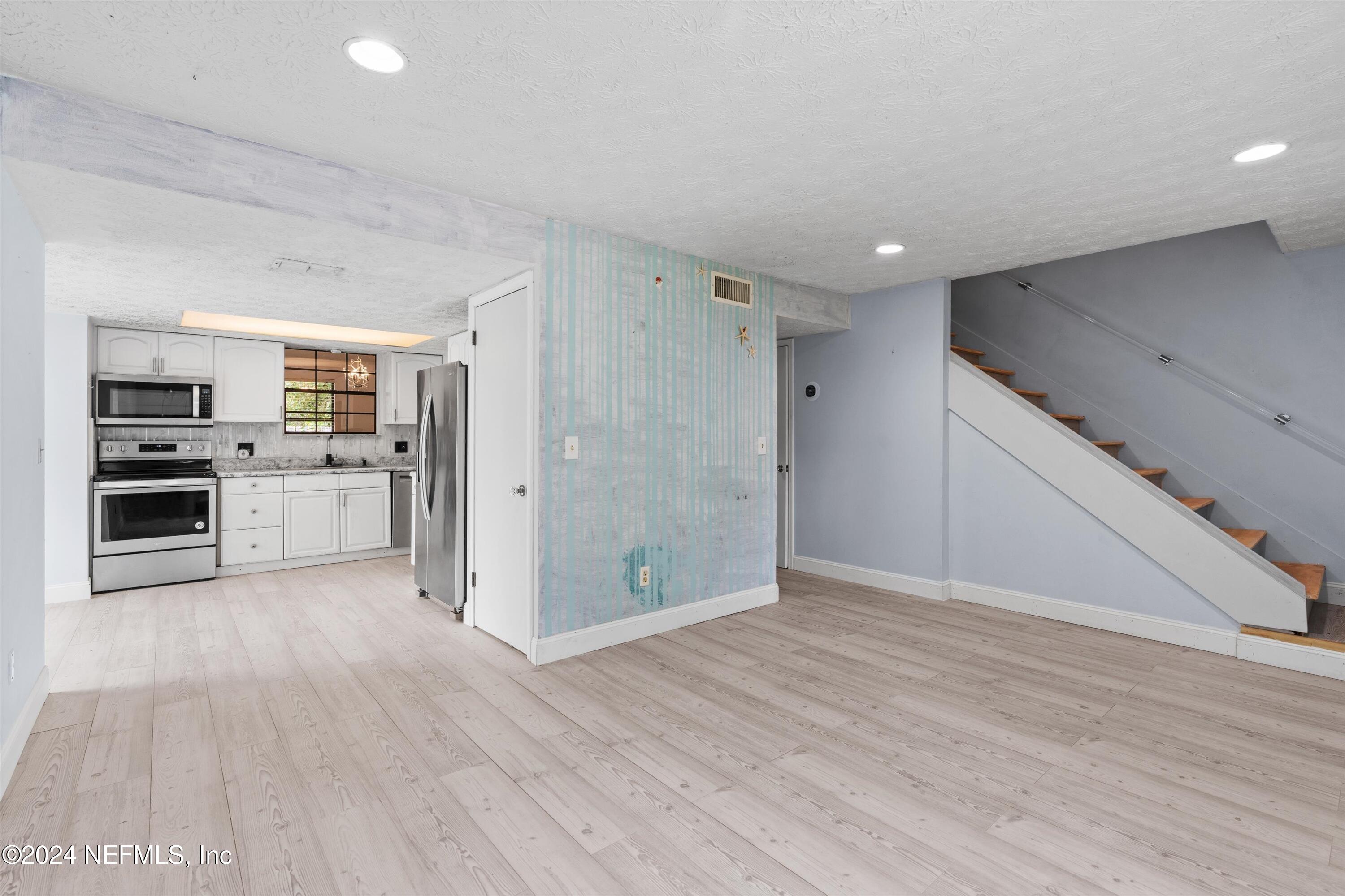 2118 ROSEWOOD Drive