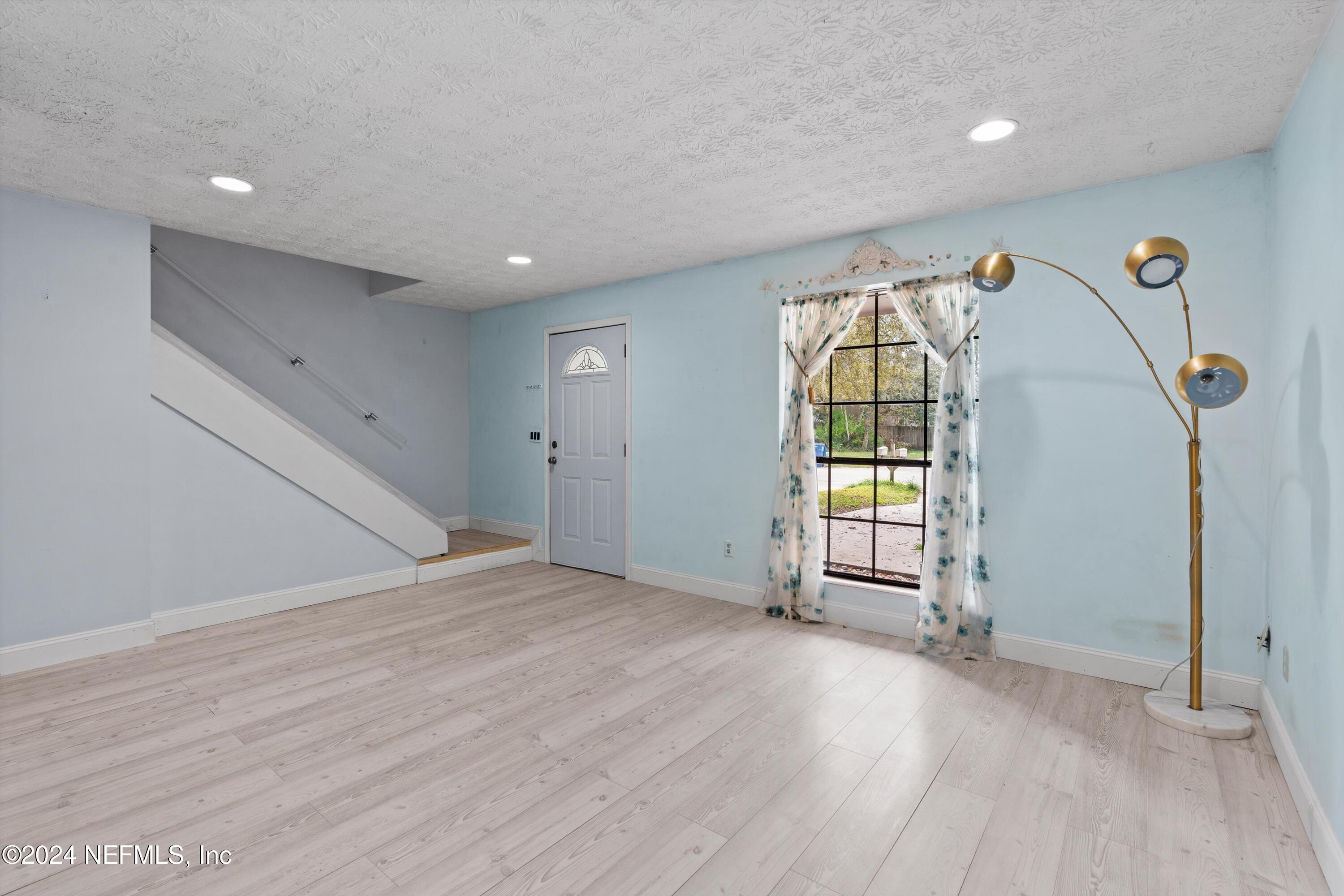 2118 ROSEWOOD Drive