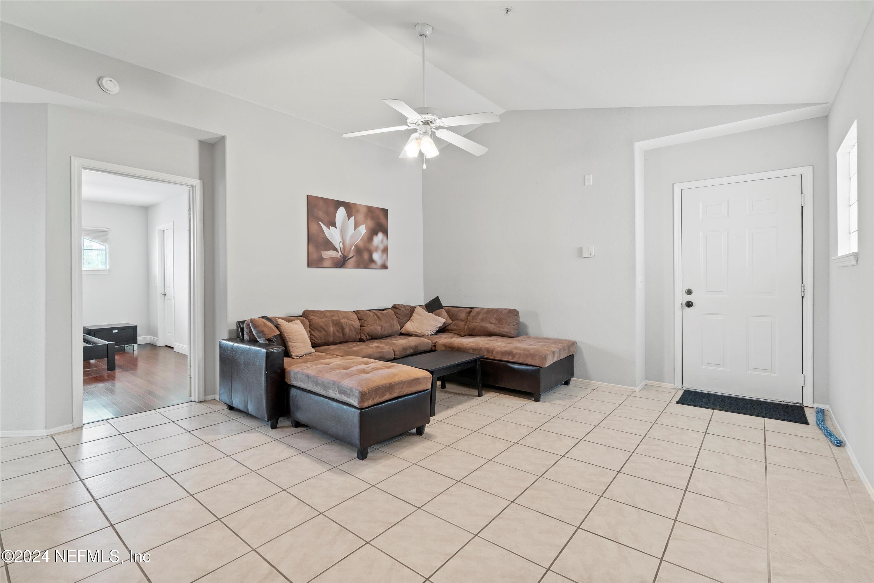 1701 THE GREENS Way, 1921