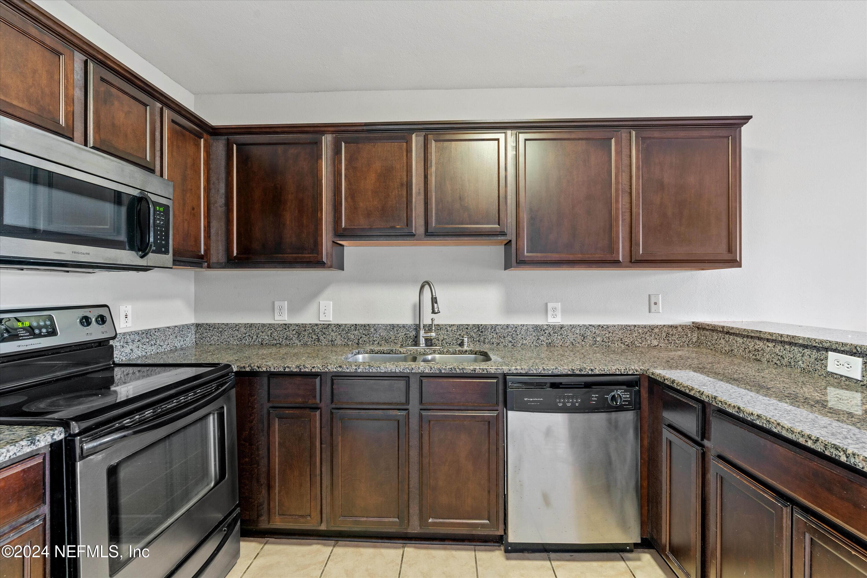 1701 THE GREENS Way, 1921