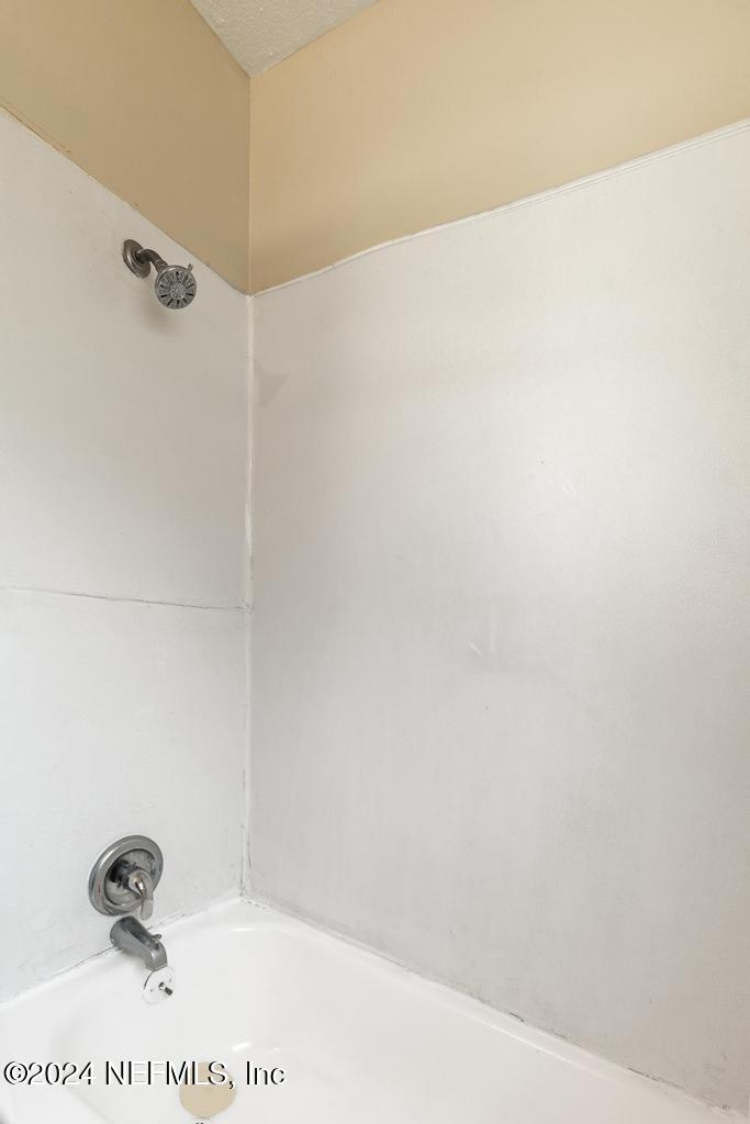 6608 GILLISLEE Drive W