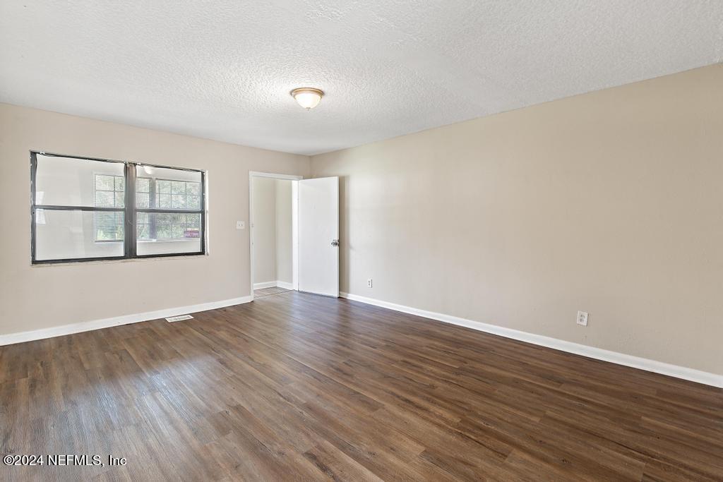 6608 GILLISLEE Drive W