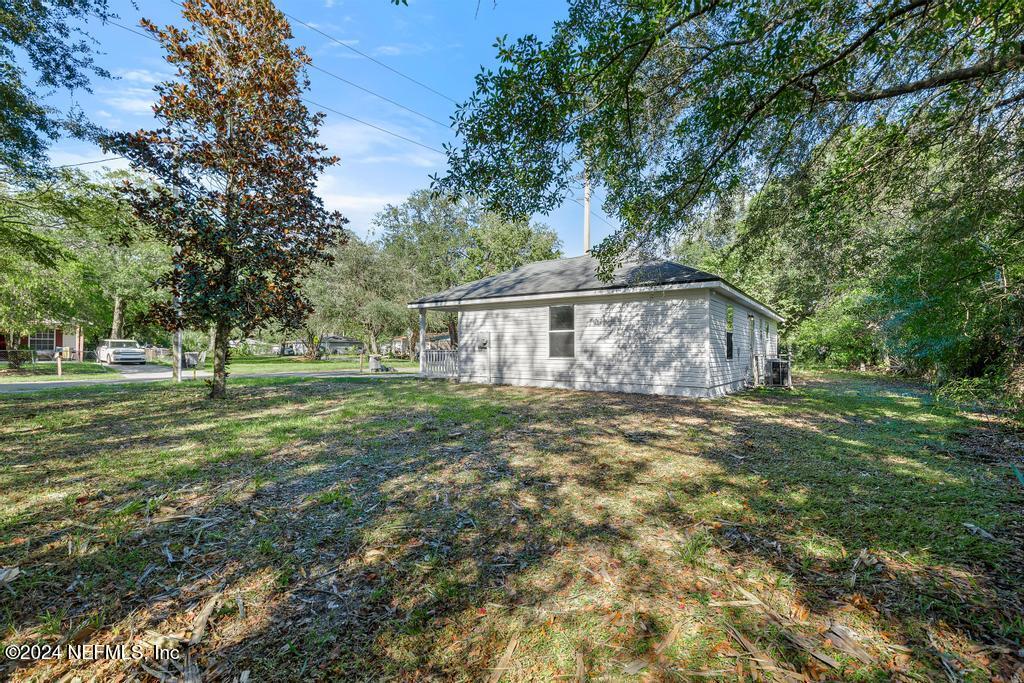 1750 BROADWAY Avenue