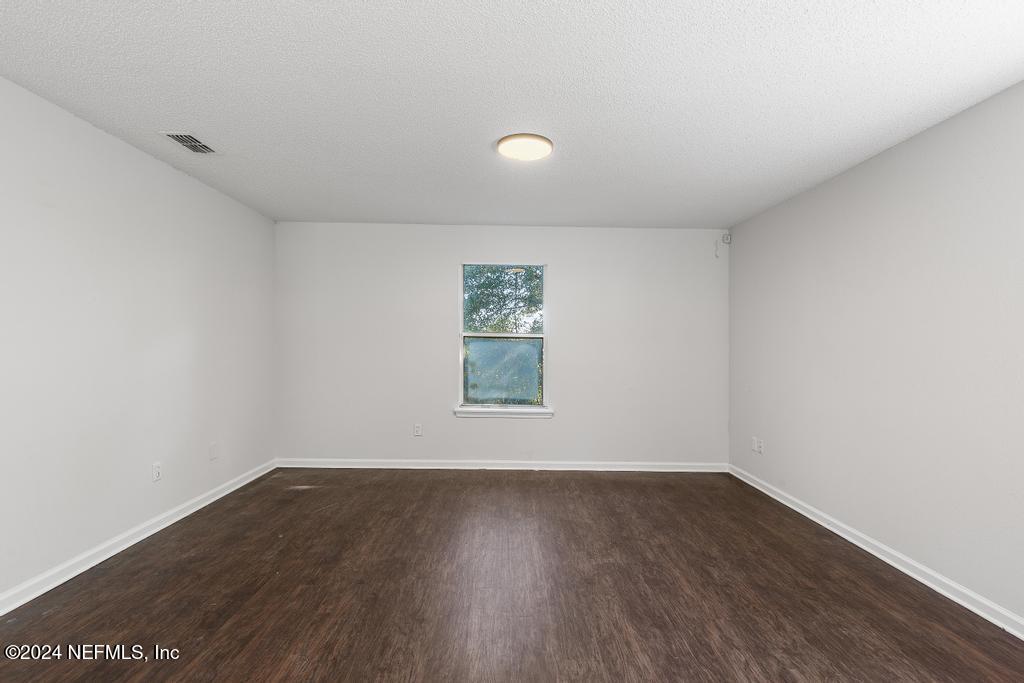 1750 BROADWAY Avenue