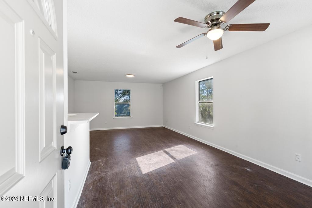 1750 BROADWAY Avenue