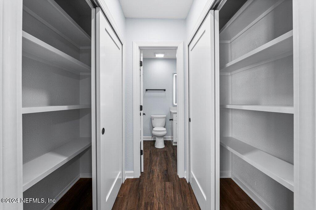 1701 THE GREENS Way, 1631