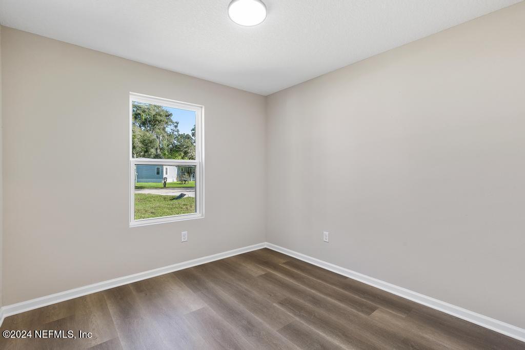 111 BREEZEWAY Avenue