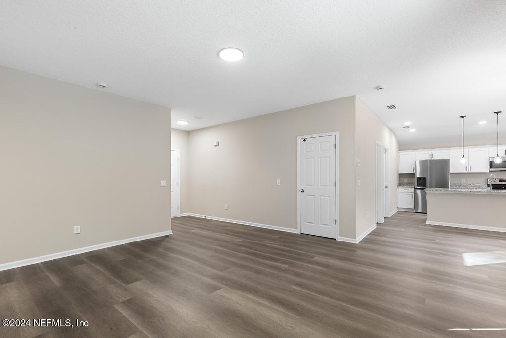 111 BREEZEWAY Avenue