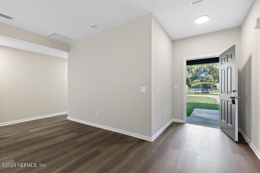 111 BREEZEWAY Avenue