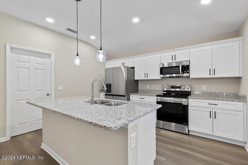 111 BREEZEWAY Avenue