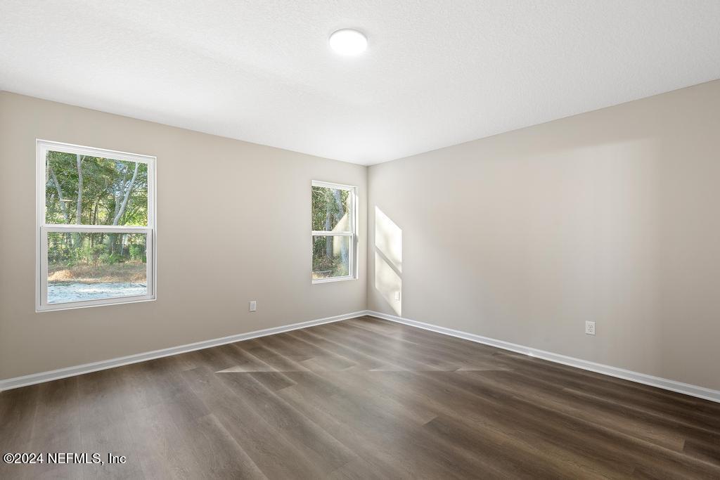 111 BREEZEWAY Avenue